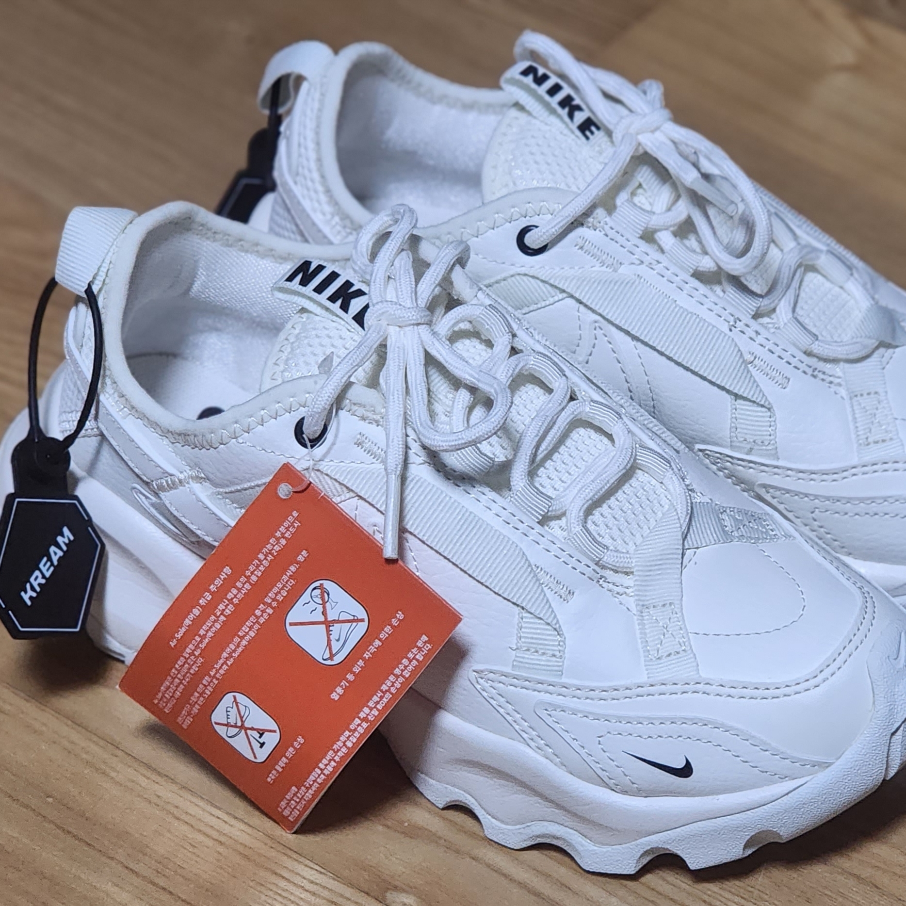 (W) Nike TC 7900 Summit White 착용 스타일 - 2