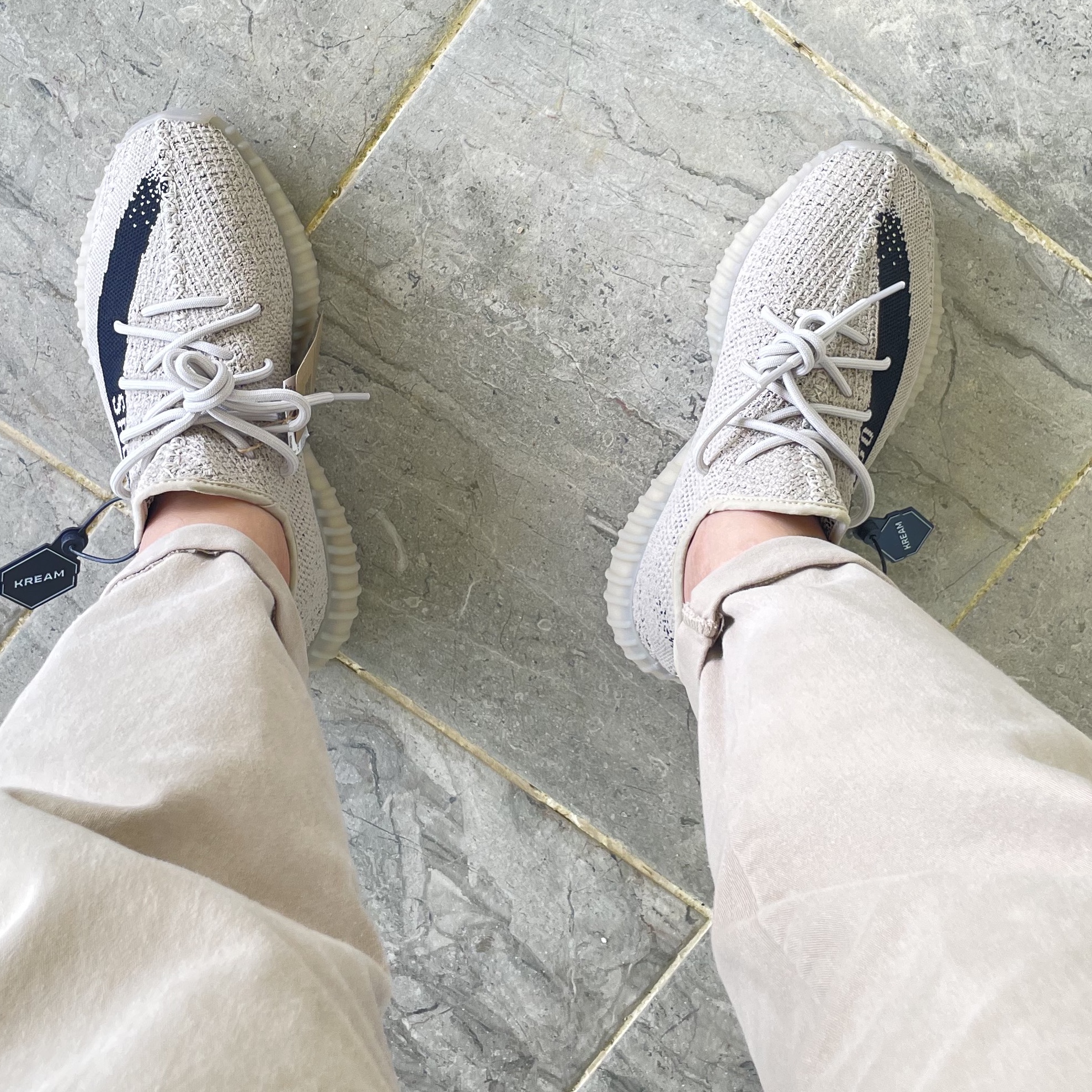 Adidas Yeezy Boost 350 V2 Slate Core Black 2022/2023 착용 스타일