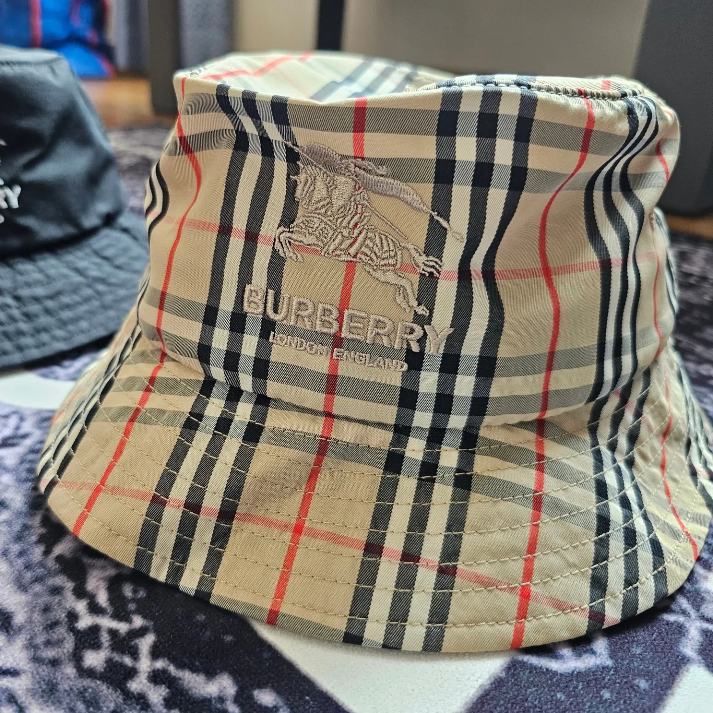 Supreme x Burberry Crusher Beige - 22SS, Supreme x Burberry Crusher Black - 22SS 착용 스타일 - 2