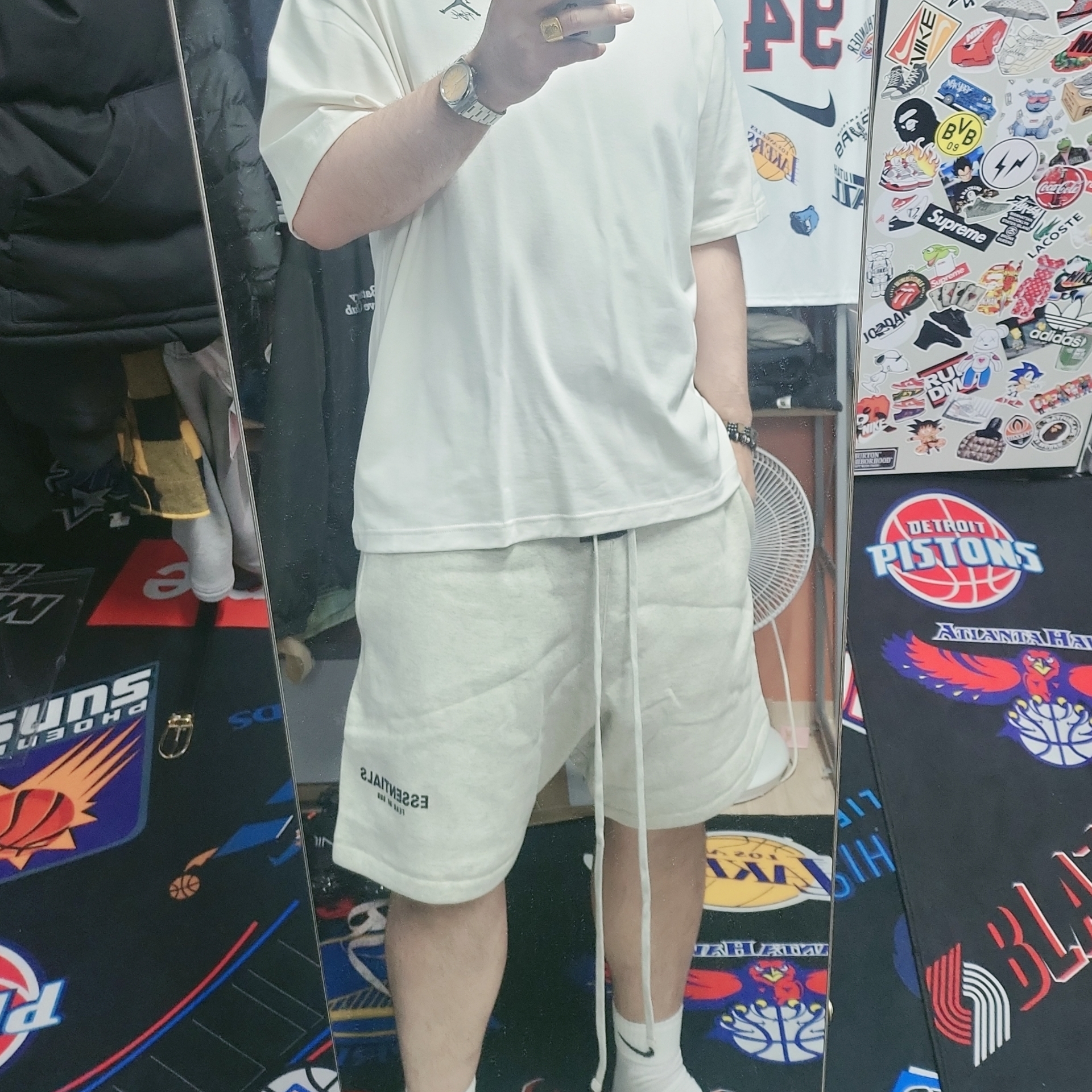 Essentials The Core Collection Sweatshorts Light Oatmeal, Supreme x Nike NBA Teams Authentic Jersey Black - 18SS 착용 스타일 - 2