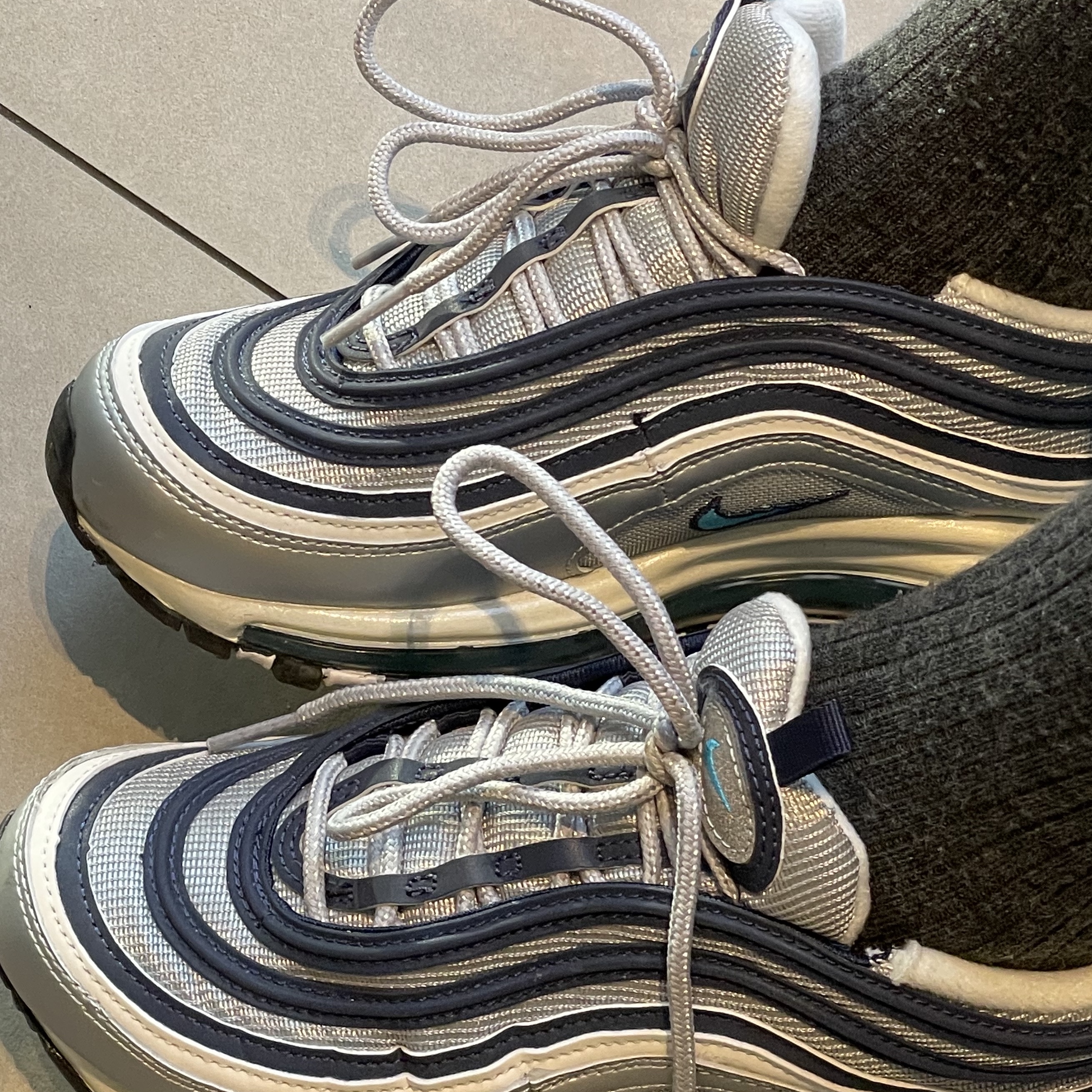 Nike Air Max 97 OG Metallic Silver and Chlorine Blue 착용 스타일