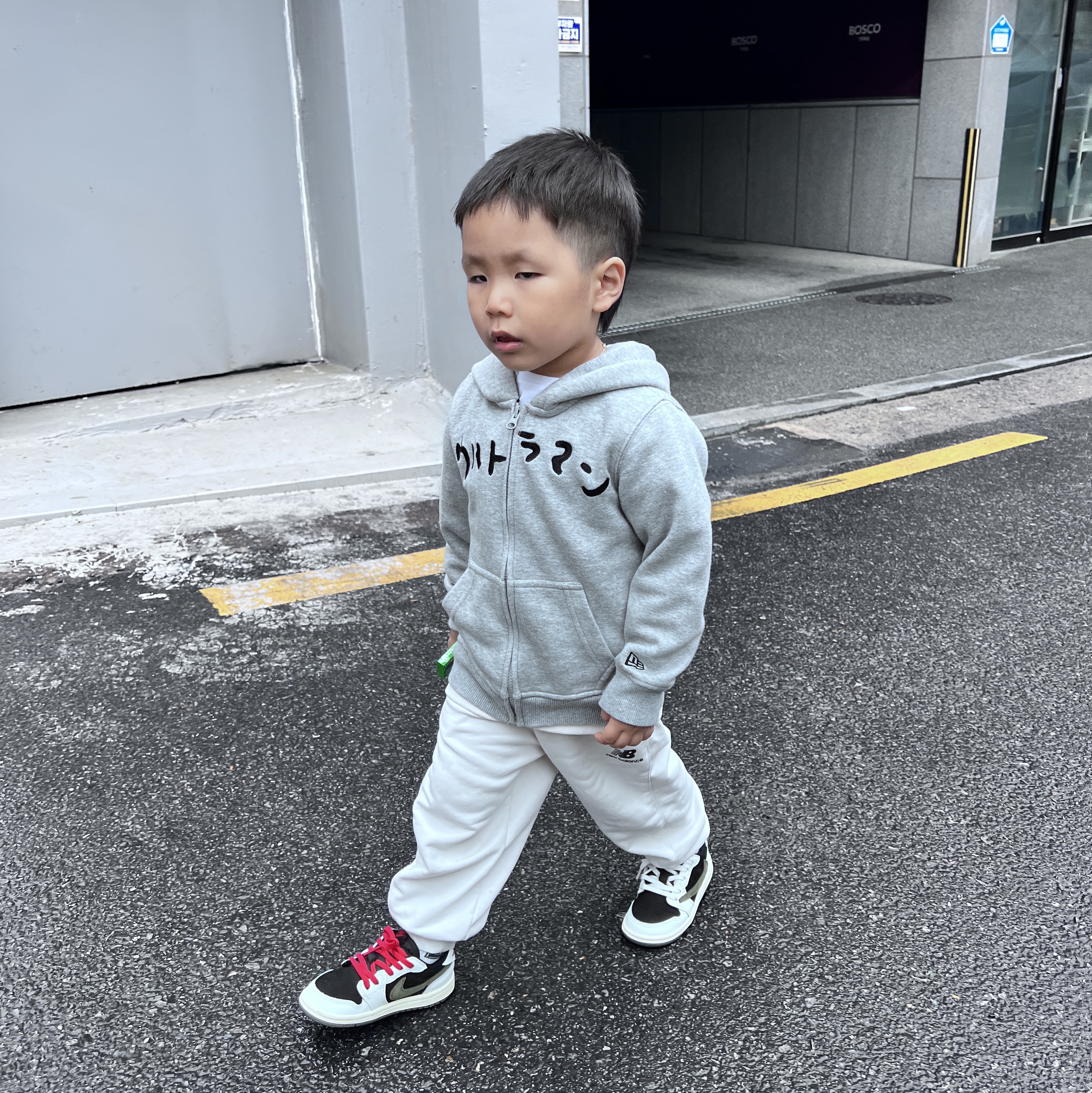 (TD) Jordan 1 x Travis Scott Retro Low OG SP Medium Olive, (W) Jordan 1 x Travis Scott Retro Low OG SP Medium Olive 착용 스타일 - 2