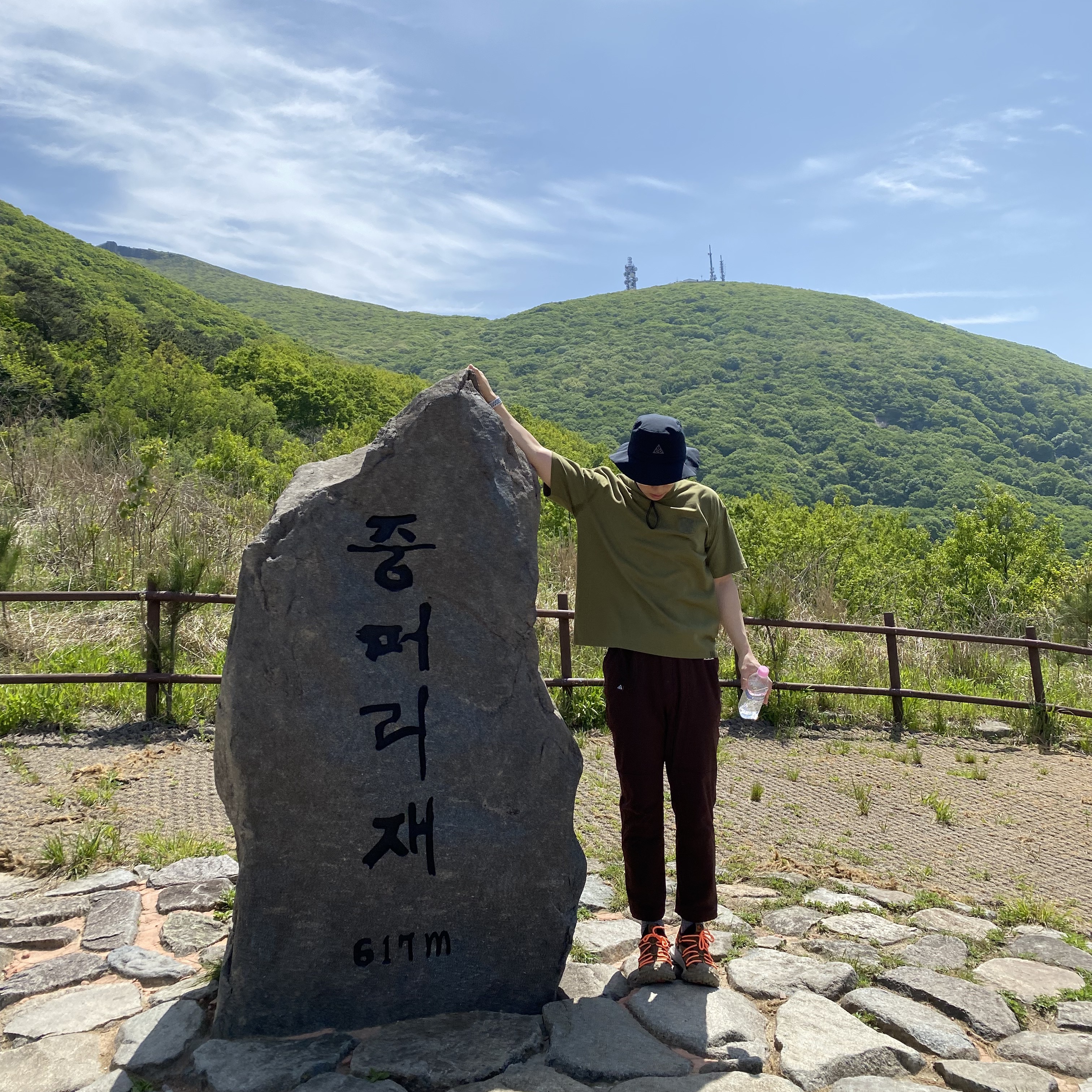 Nike ACG Mountain Fly Low Gore-Tex SE Hazel Rush, Nike ACG Sun farer Trail Pants Ironstone - Asia 착용 스타일
