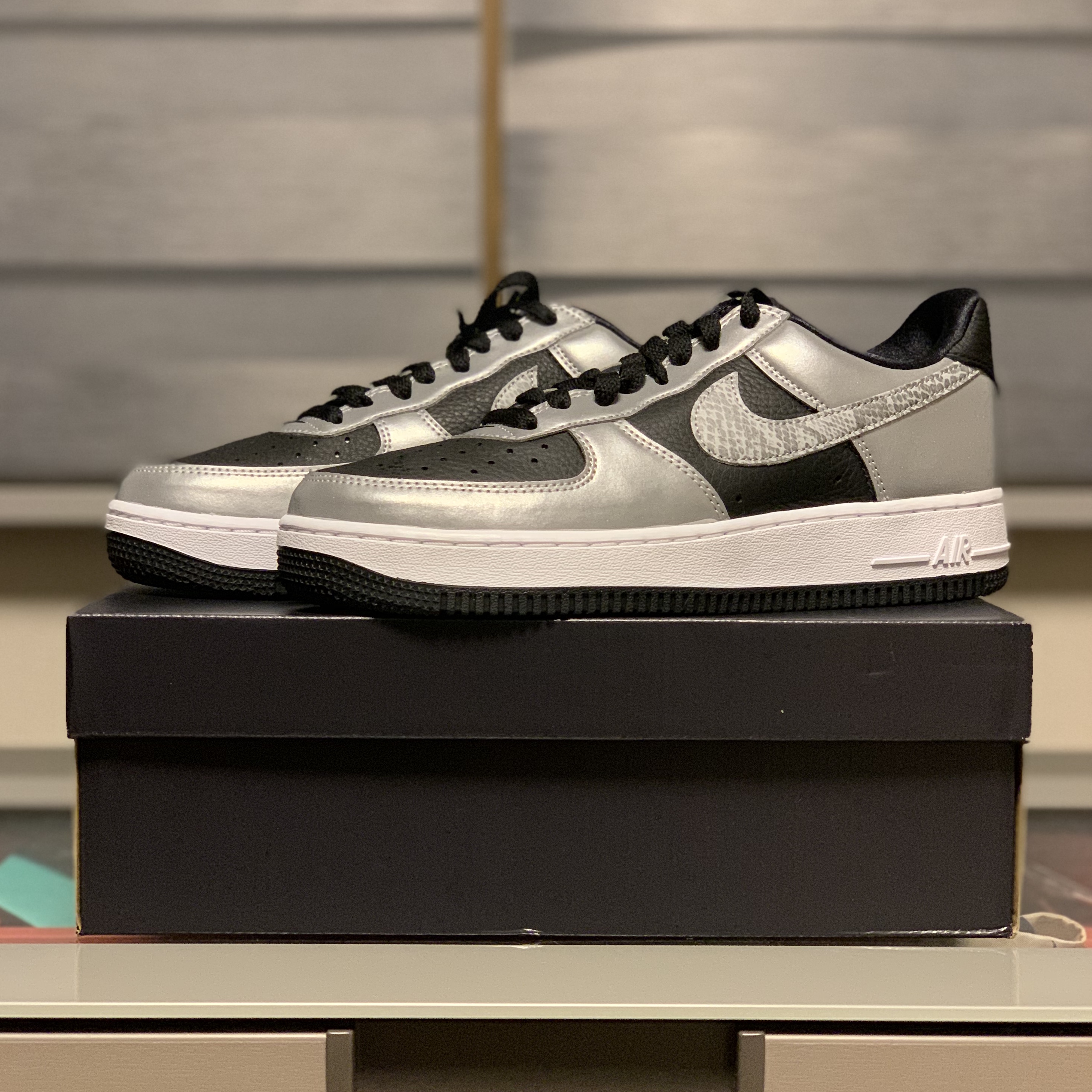 Nike Air Force 1 B Silver Snake 착용 스타일