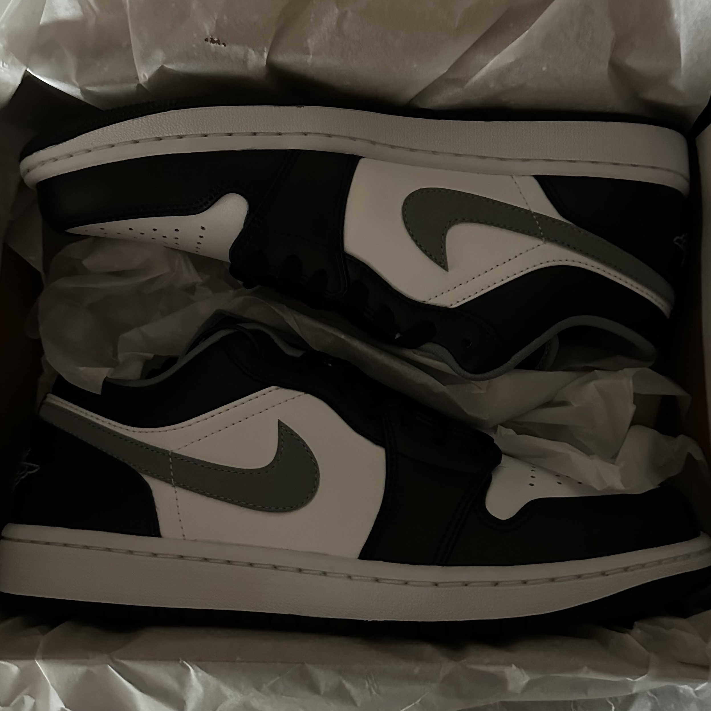 Jordan 1 Low Black Particle Grey 착용 스타일 - 1