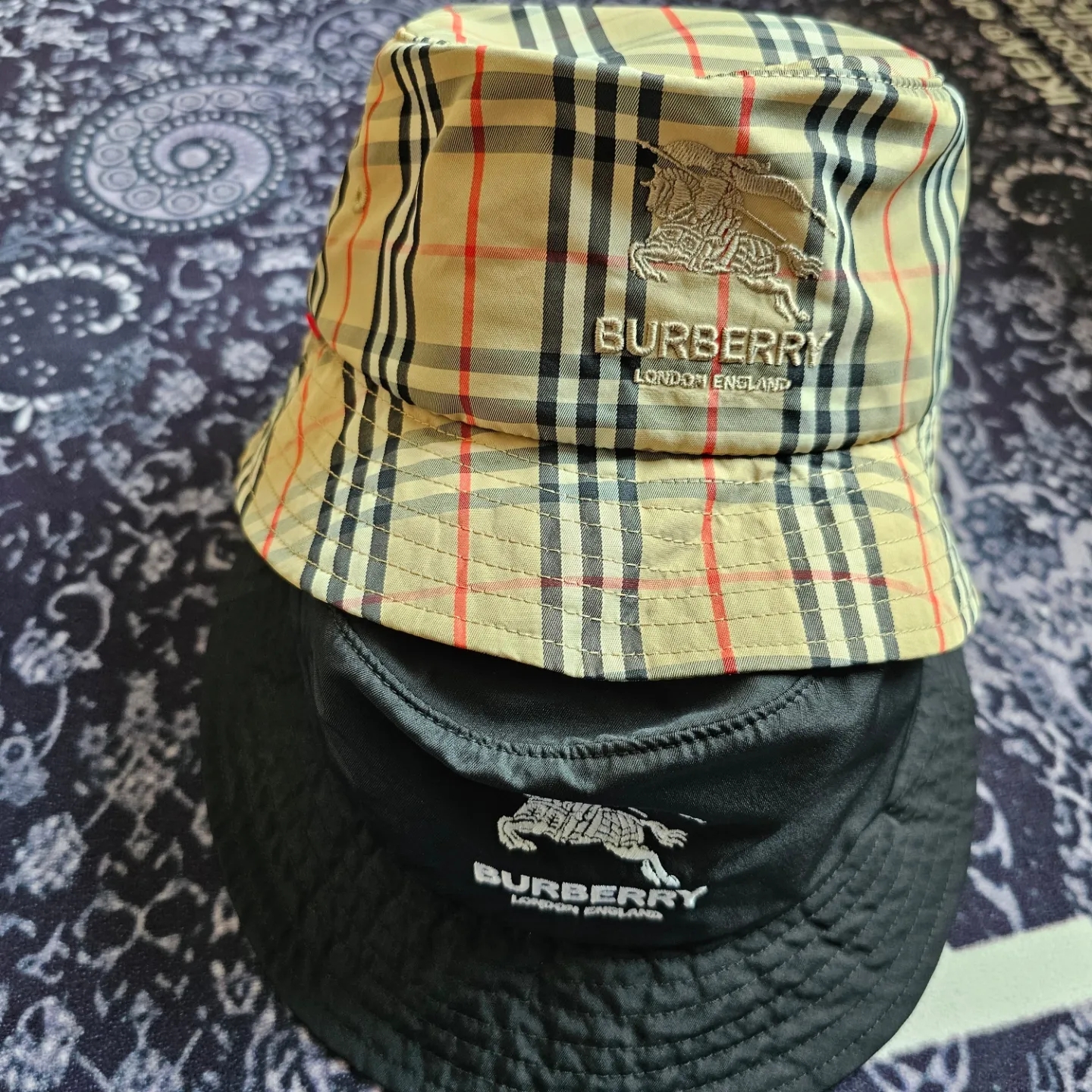 Supreme x Burberry Crusher Beige - 22SS, Supreme x Burberry Crusher Black - 22SS 착용 스타일 - 1