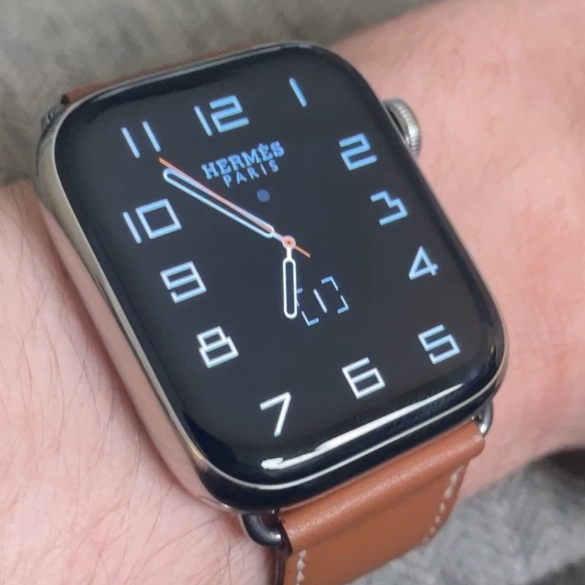 Apple Watch Hermes Series 7 45mm Silver Stainless Steel Case with Single Tour Deployment Buckle Ébène (Korean Ver.) 착용 스타일