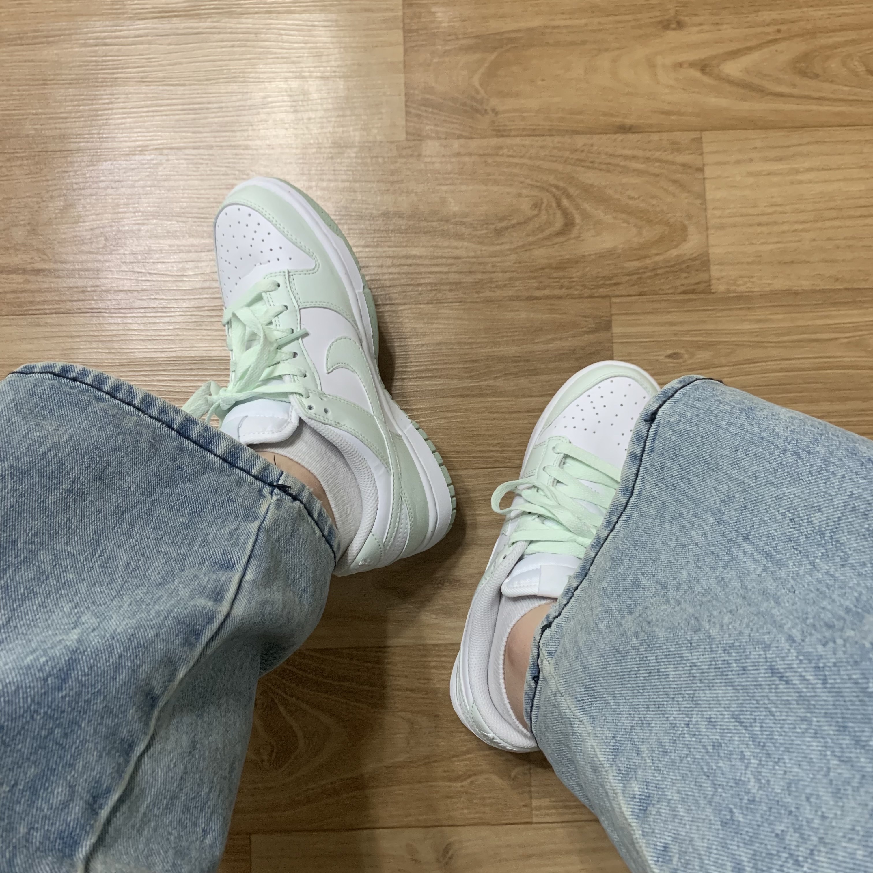 (W) Nike Dunk Low Next Nature Barely Green and White 착용 스타일 - 2