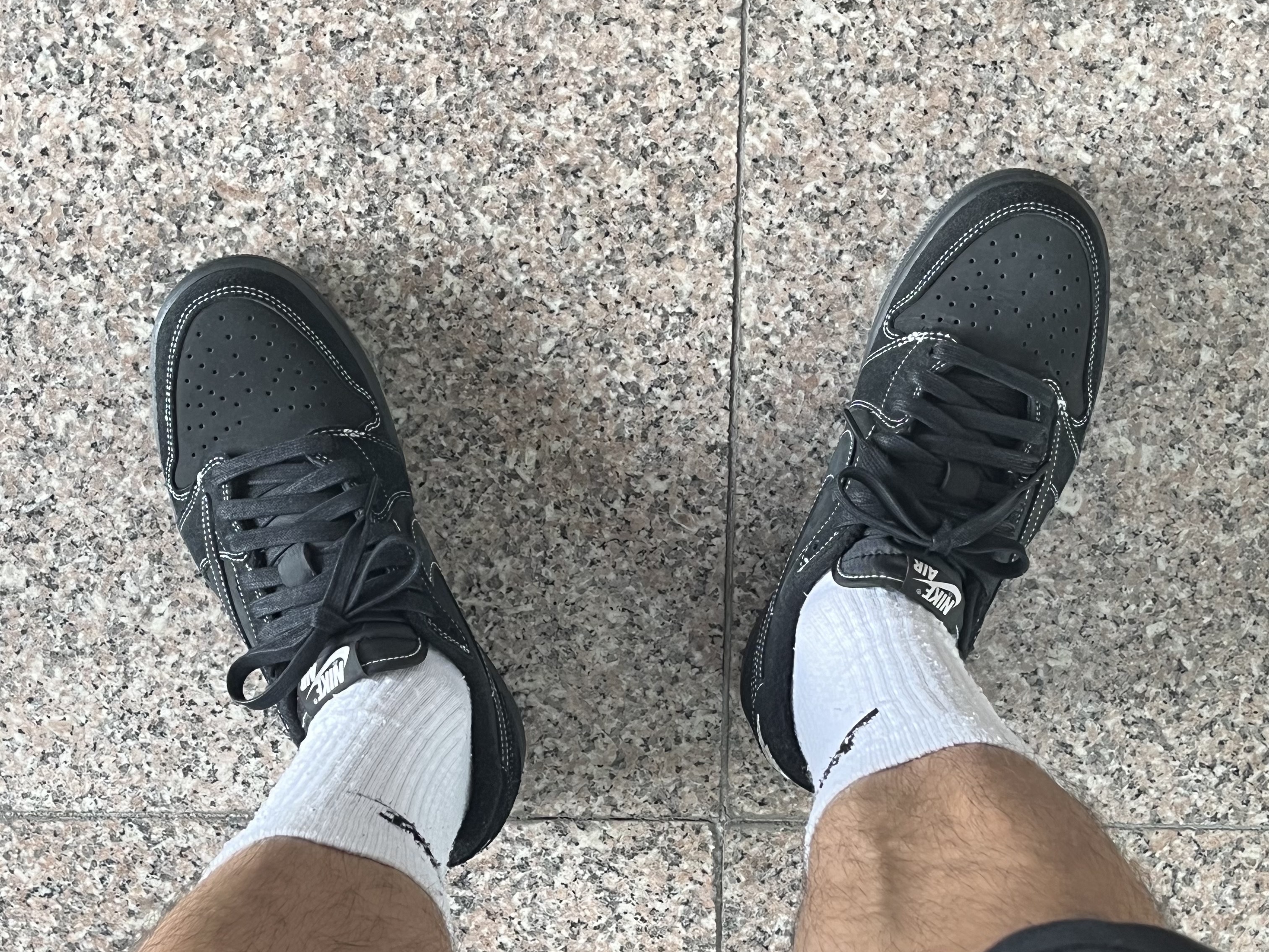 Jordan 1 x Travis Scott Retro Low OG SP Black Phantom 착용 스타일