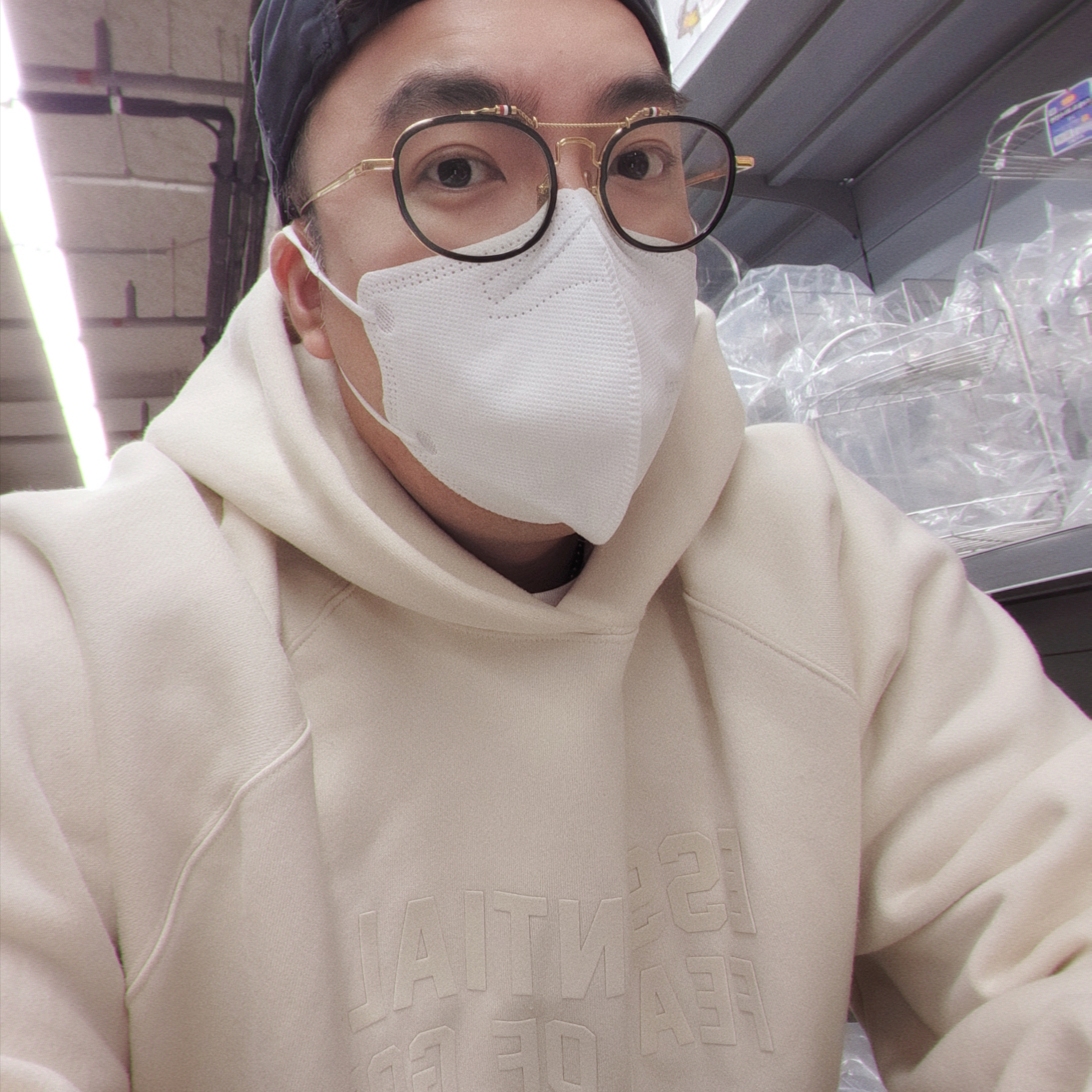 Essentials Hoodie Egg Shell - 22FW 착용 스타일 - 2