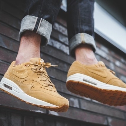 Nike Air Max 1 Premium Flax 착용 스타일
