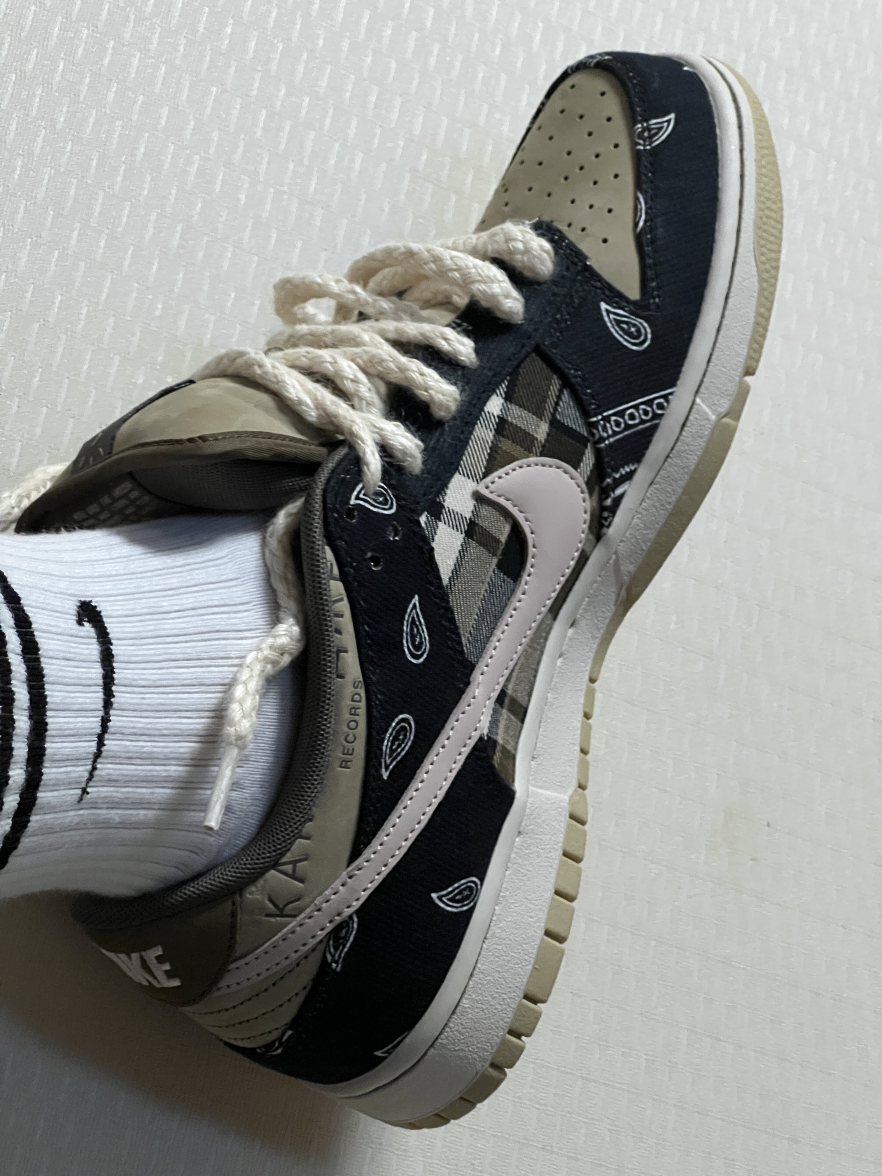 Nike x Travis Scott SB Dunk Low 착용 스타일