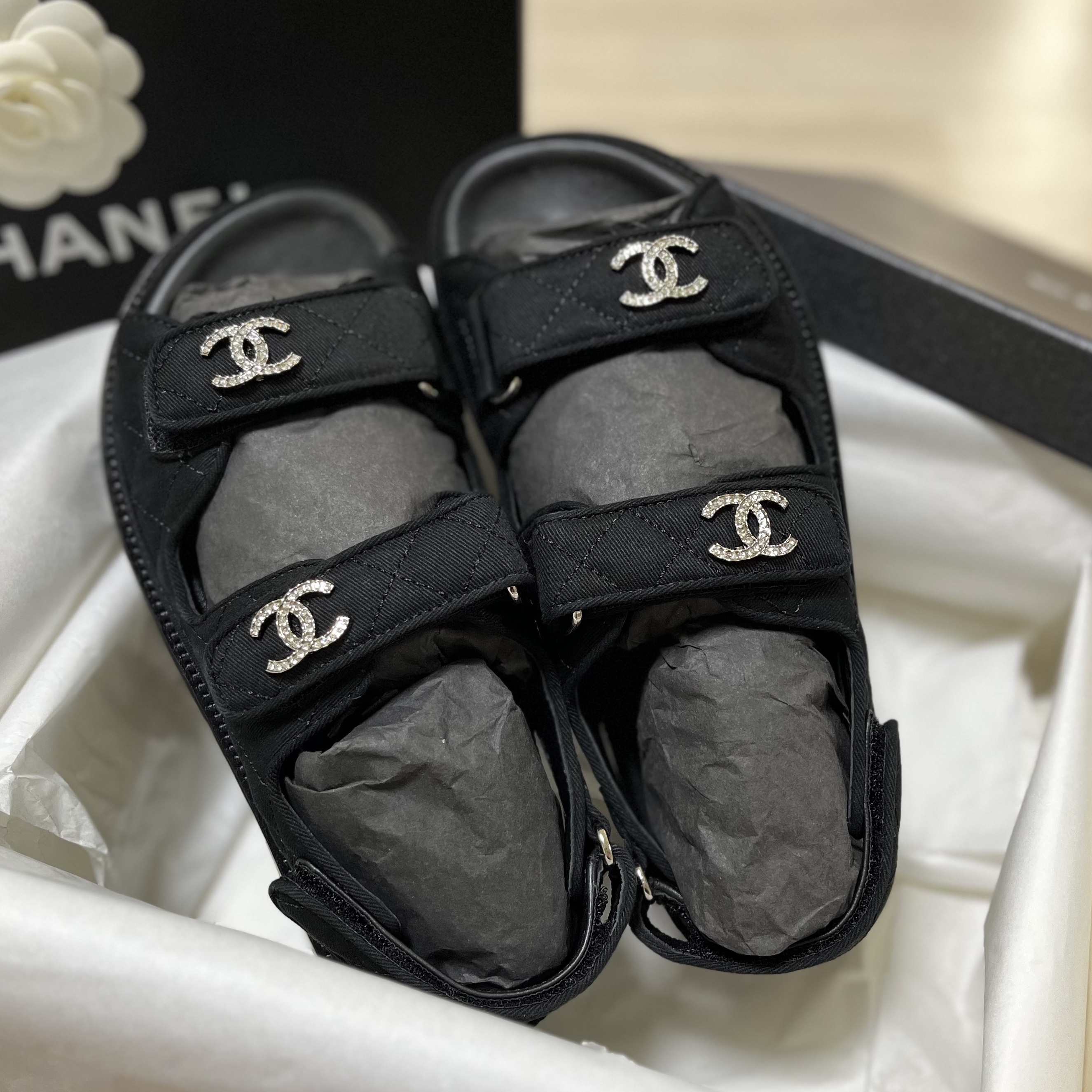 (W) Chanel Sandals Mixed Fibers & Black 착용 스타일