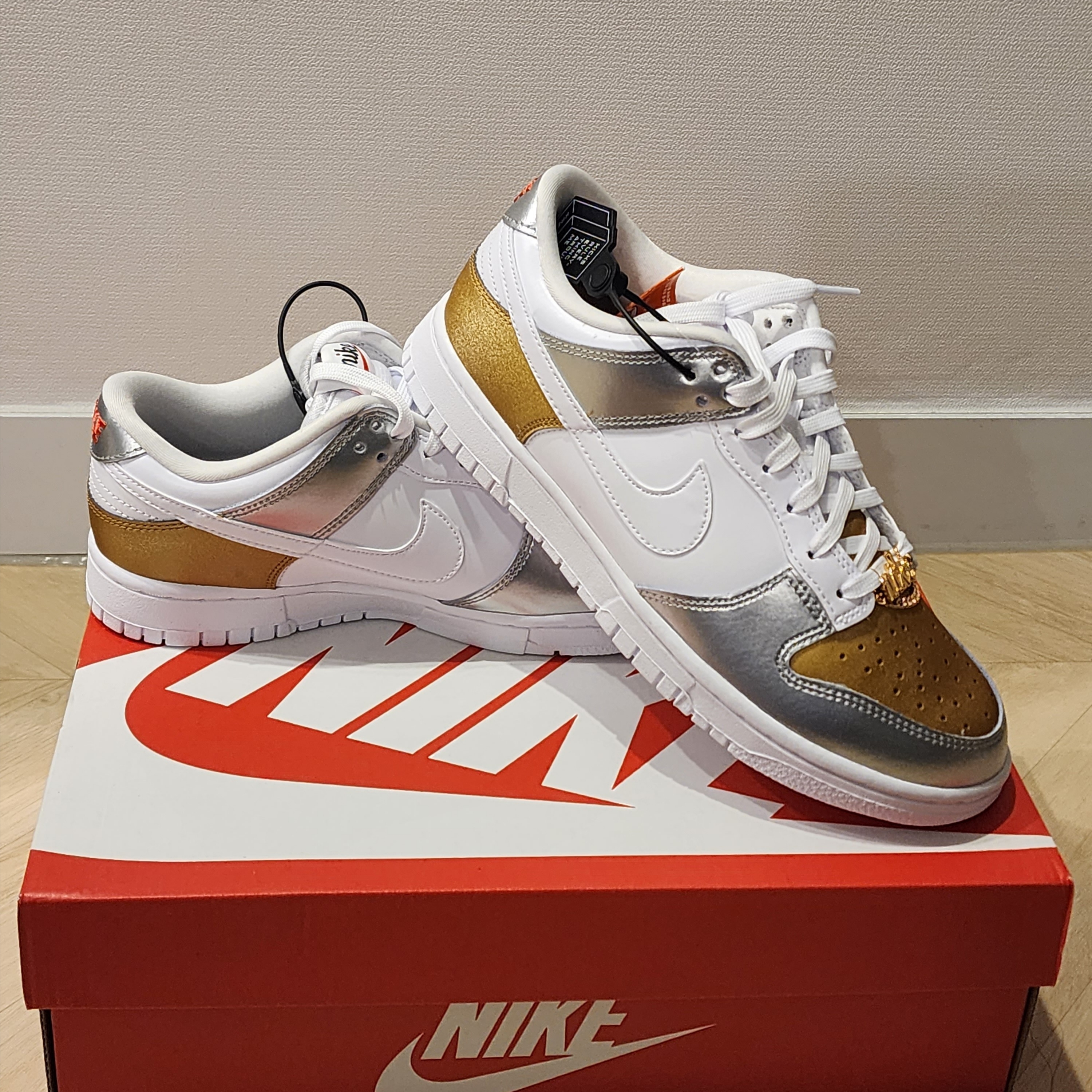 (W) Nike Dunk Low SE Heirloom 착용 스타일