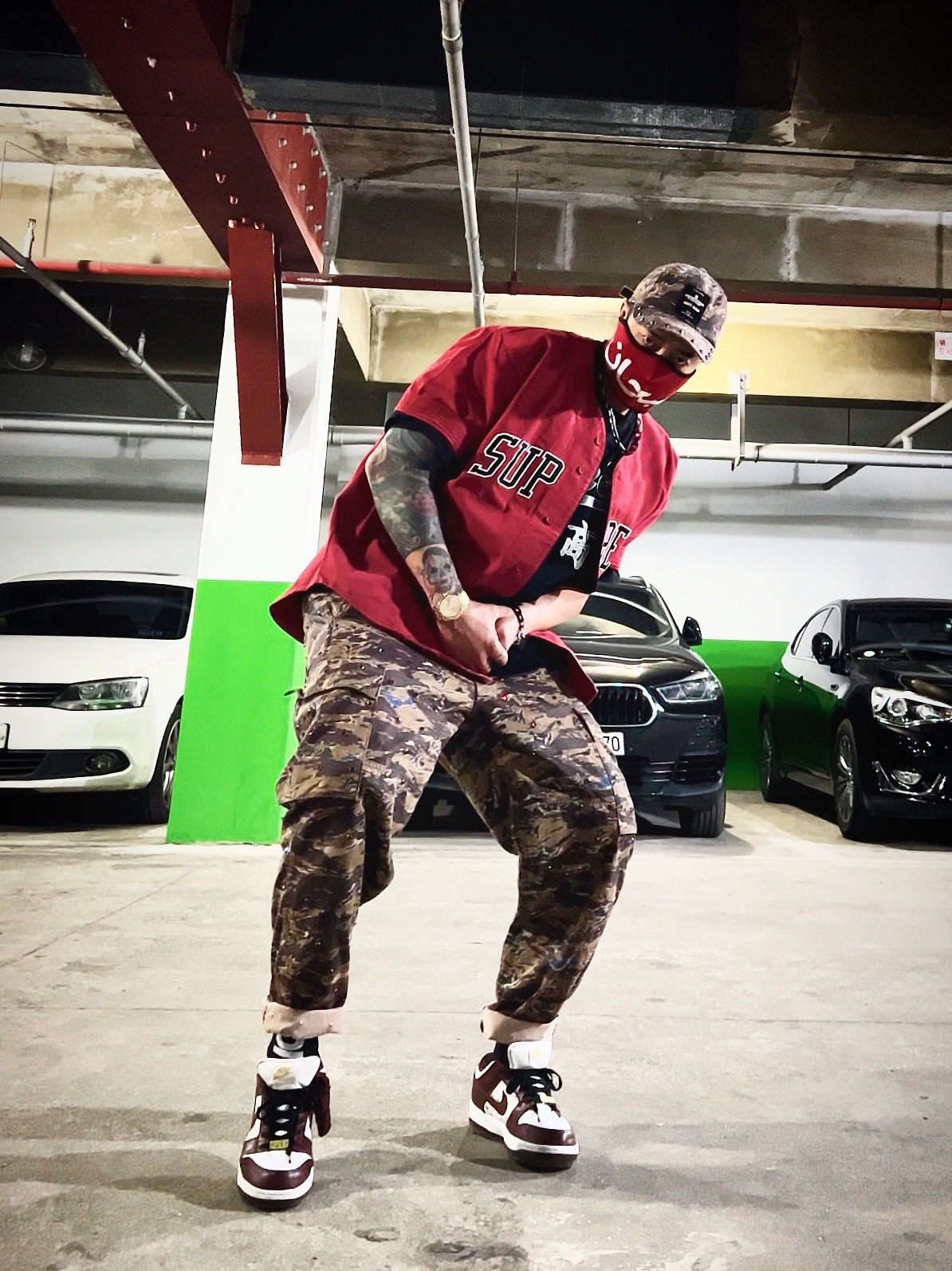 Supreme x Undercover Studded 6-Panel Brown Camo - 23SS, Supreme x Undercover Studded Cargo Pant Brown - 23SS 착용 스타일 - 2