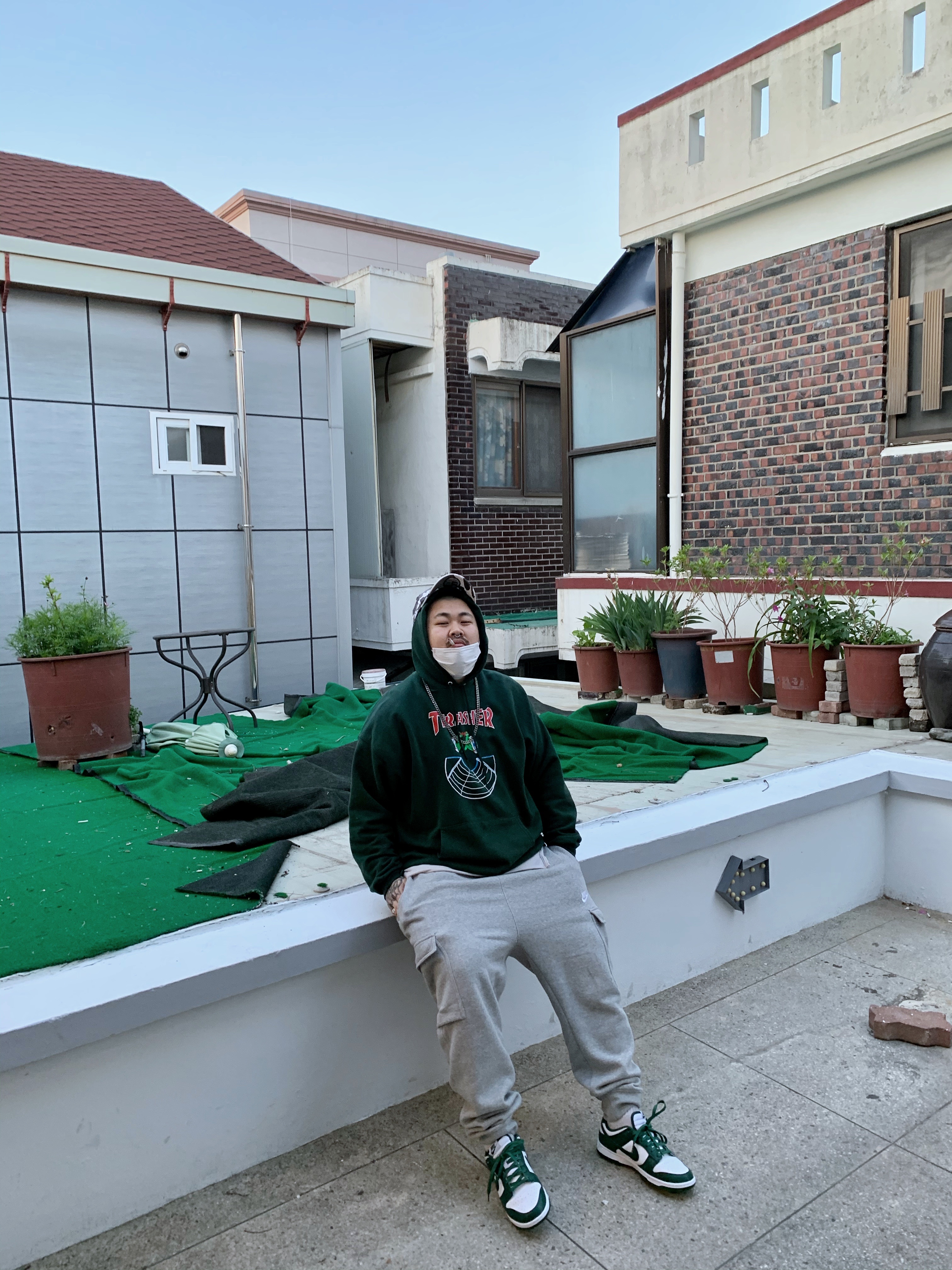 Nike Dunk Low Retro Varsity Green, Nike NRG Solo Swoosh Fleece Pants Dark Grey Heather - Asia 착용 스타일