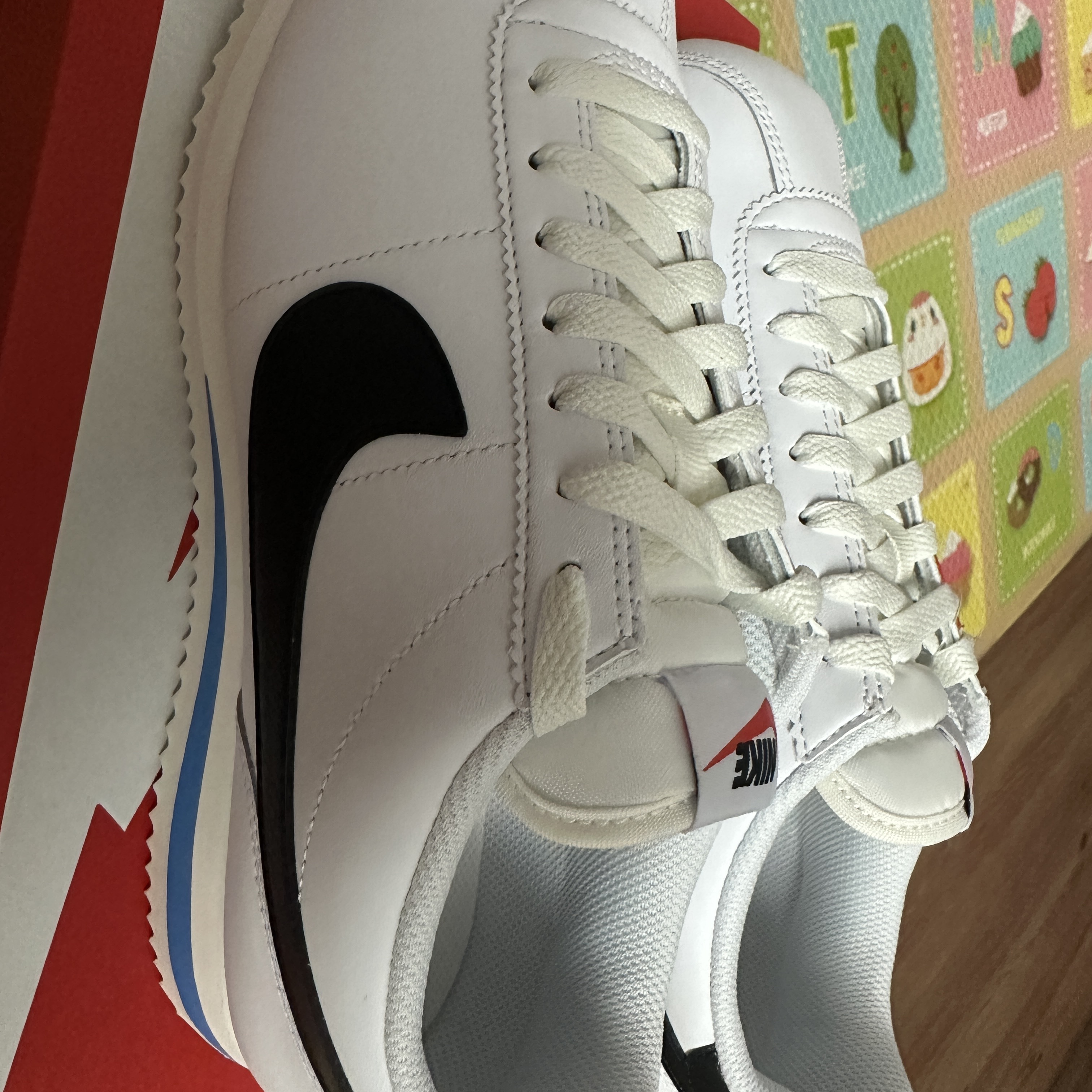Nike Cortez White and Black 착용 스타일