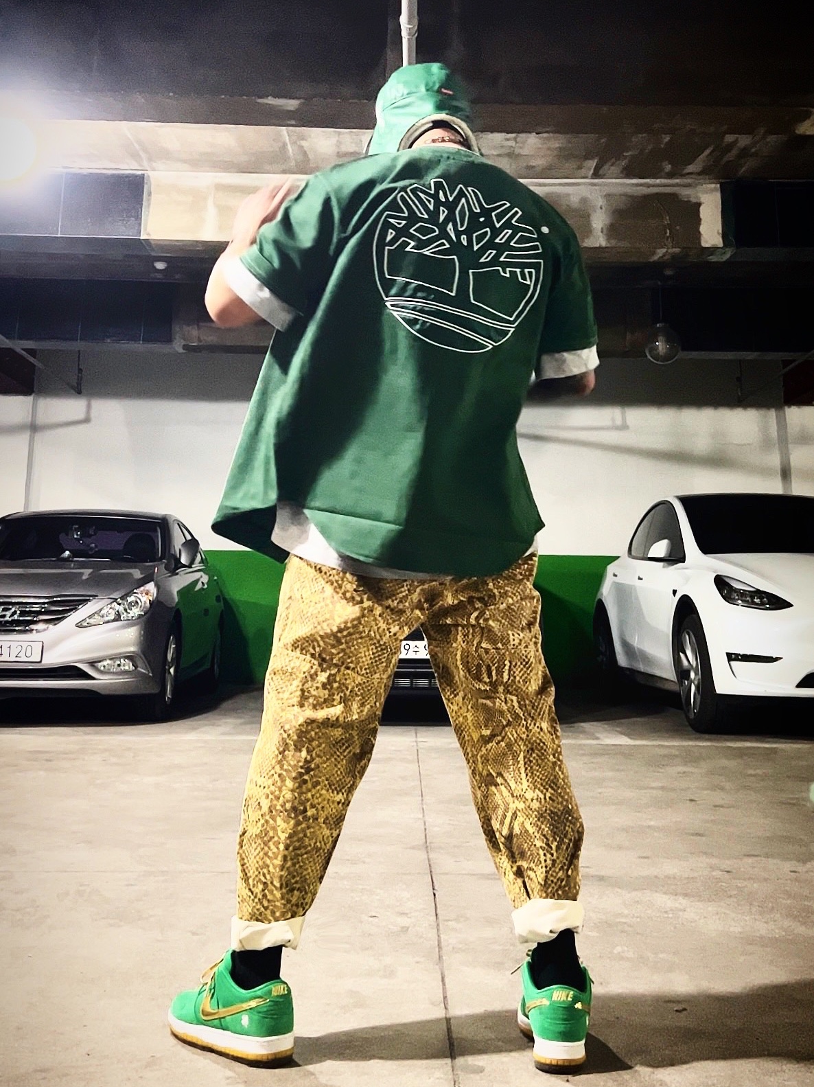 Supreme Leather Earflap Box Logo New Era Green - 22FW, Supreme x Timberland Baseball Jersey Green - 23SS 착용 스타일