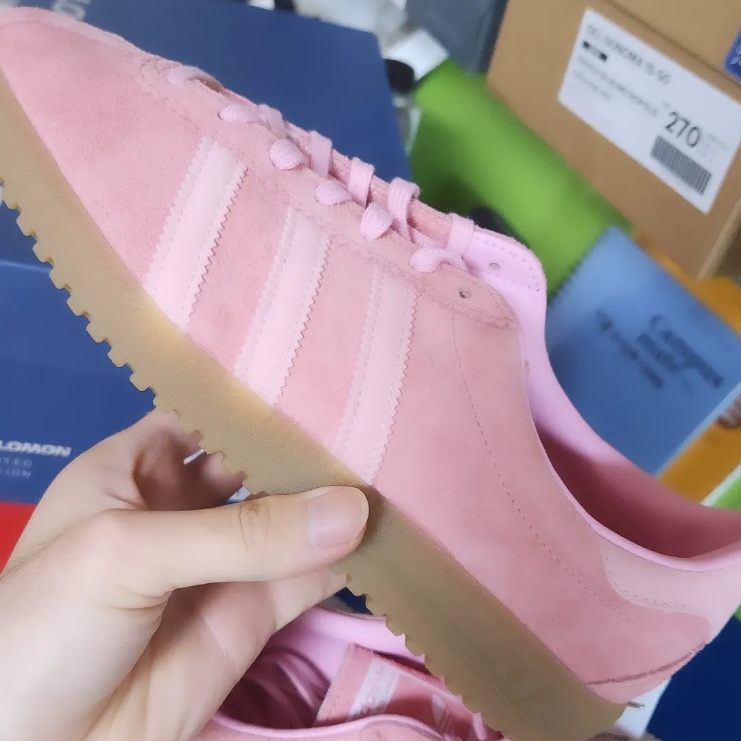 Adidas Bermuda Glow Pink 착용 스타일