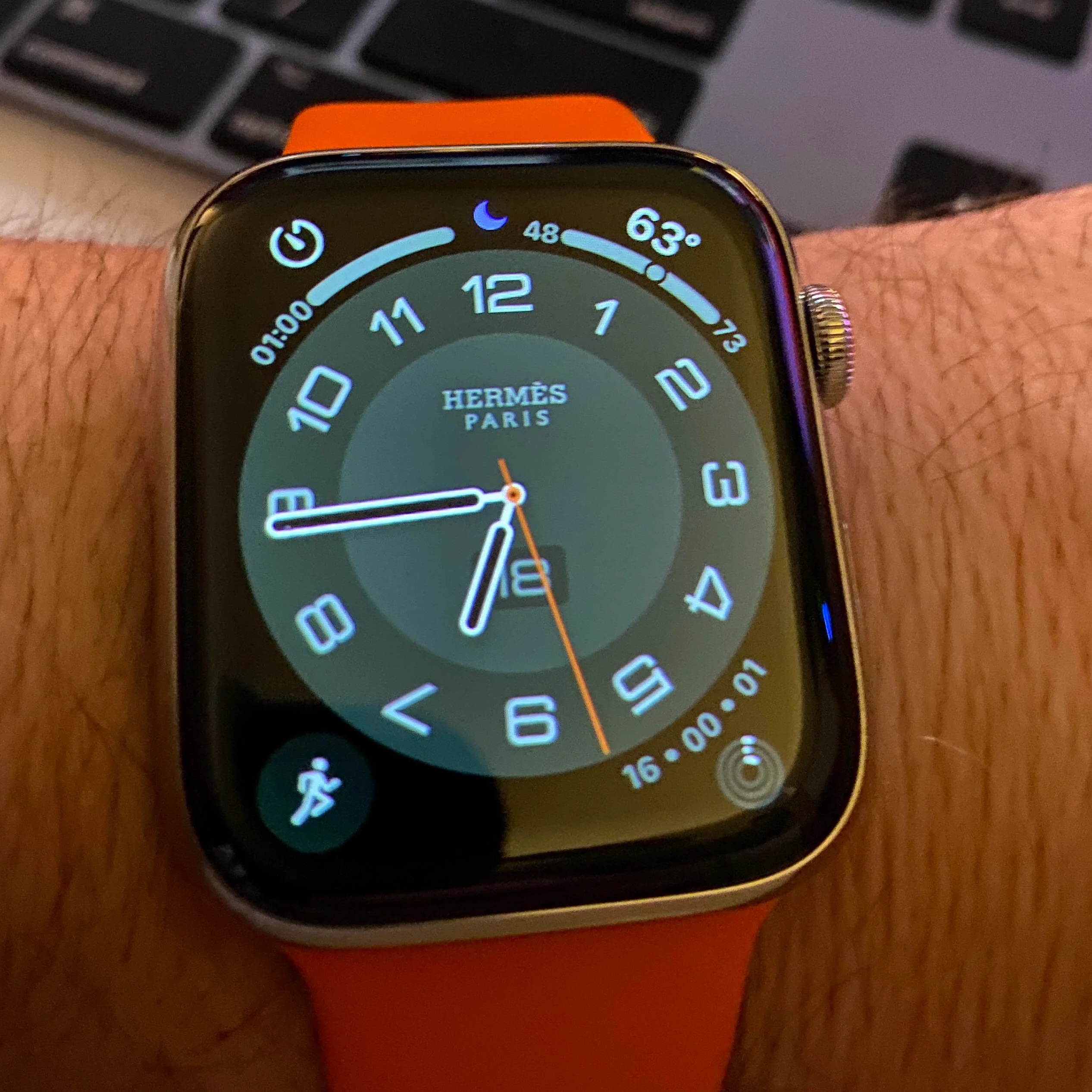 Apple Watch Hermes Series 8 45mm Silver Stainless Steel Case with Single Tour Rose Texas (Korean Ver.) 착용 스타일