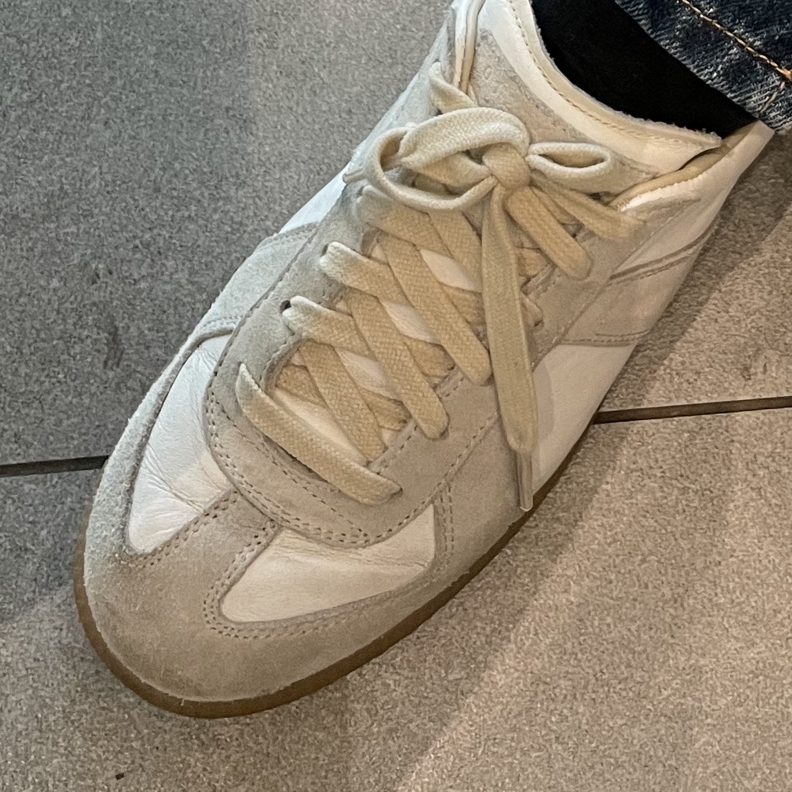 (W) Maison Margiela Calfskin Replica Sneakers White 착용 스타일