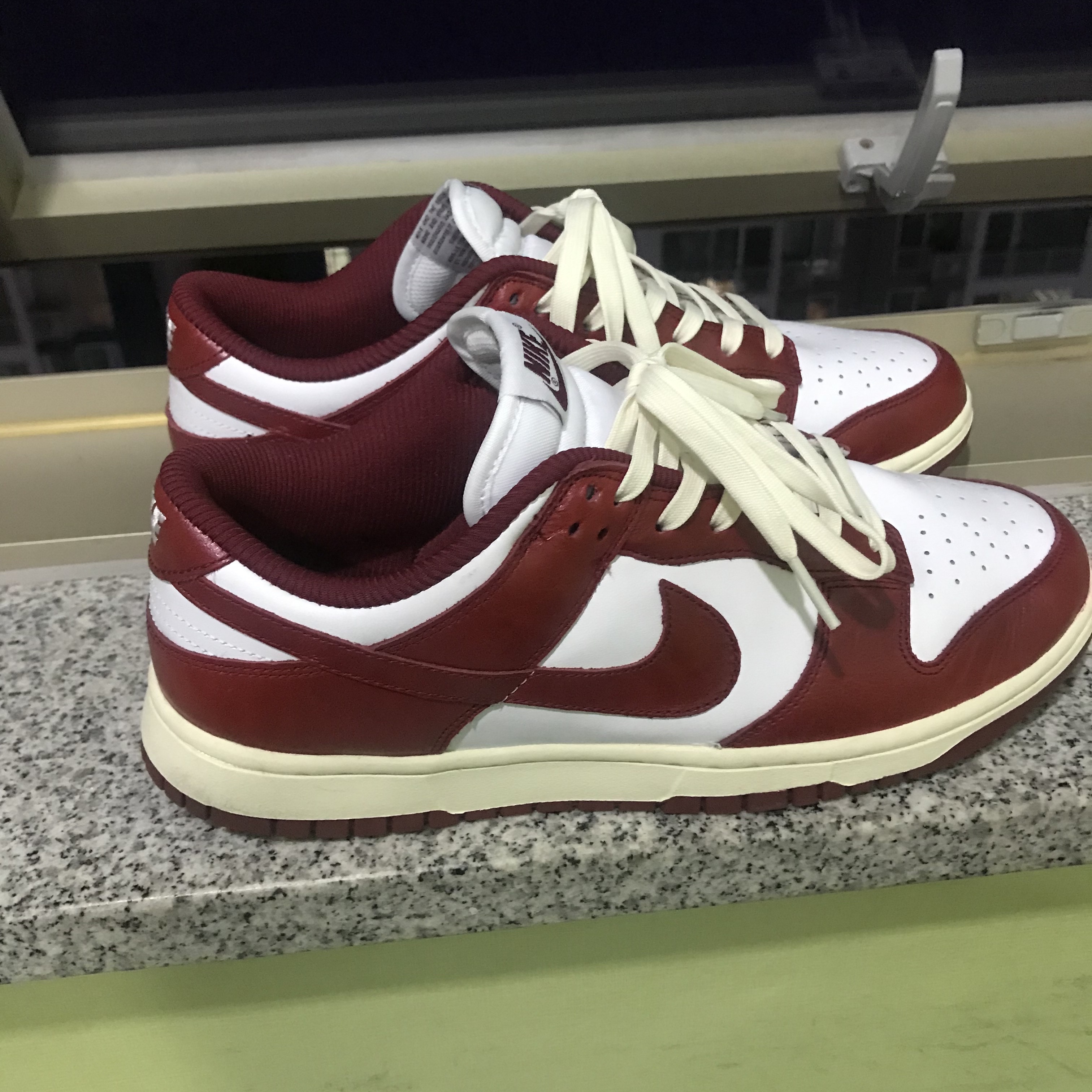 (W) Nike Dunk Low Retro PRM Team Red and White 착용 스타일