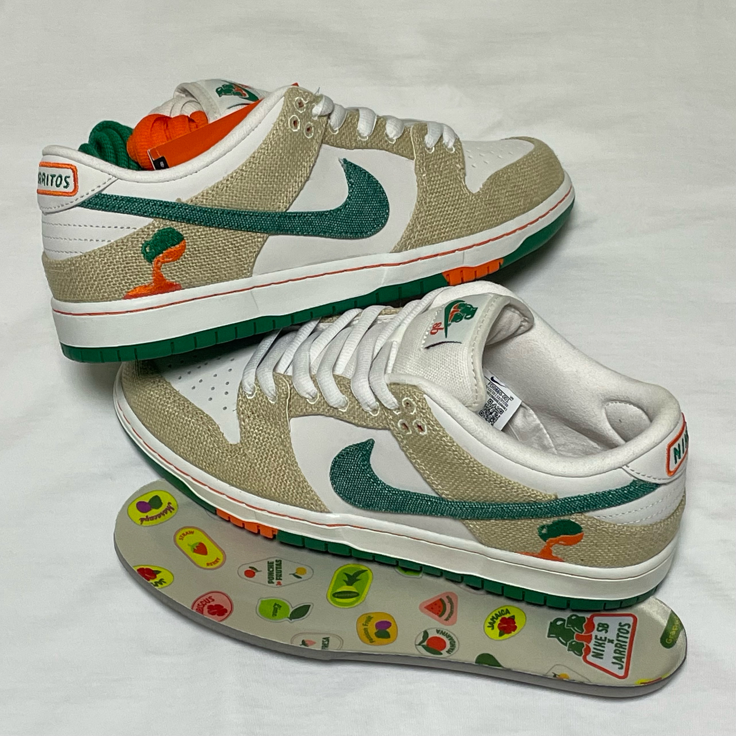 Nike x Jarritos SB Dunk Low Phantom and Malachite 착용 스타일