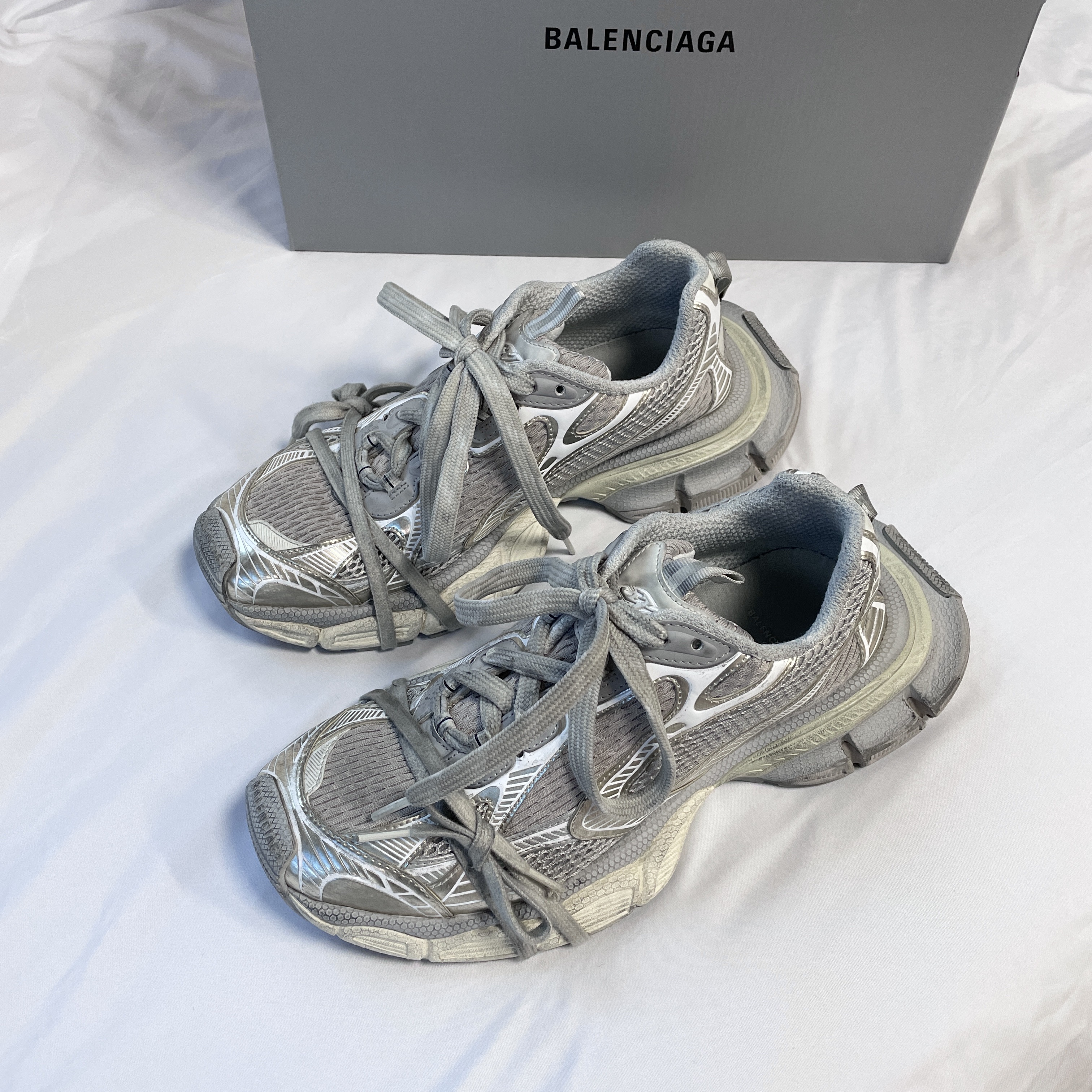 Balenciaga 3XL Sneakers Light Beige 착용 스타일 - 1