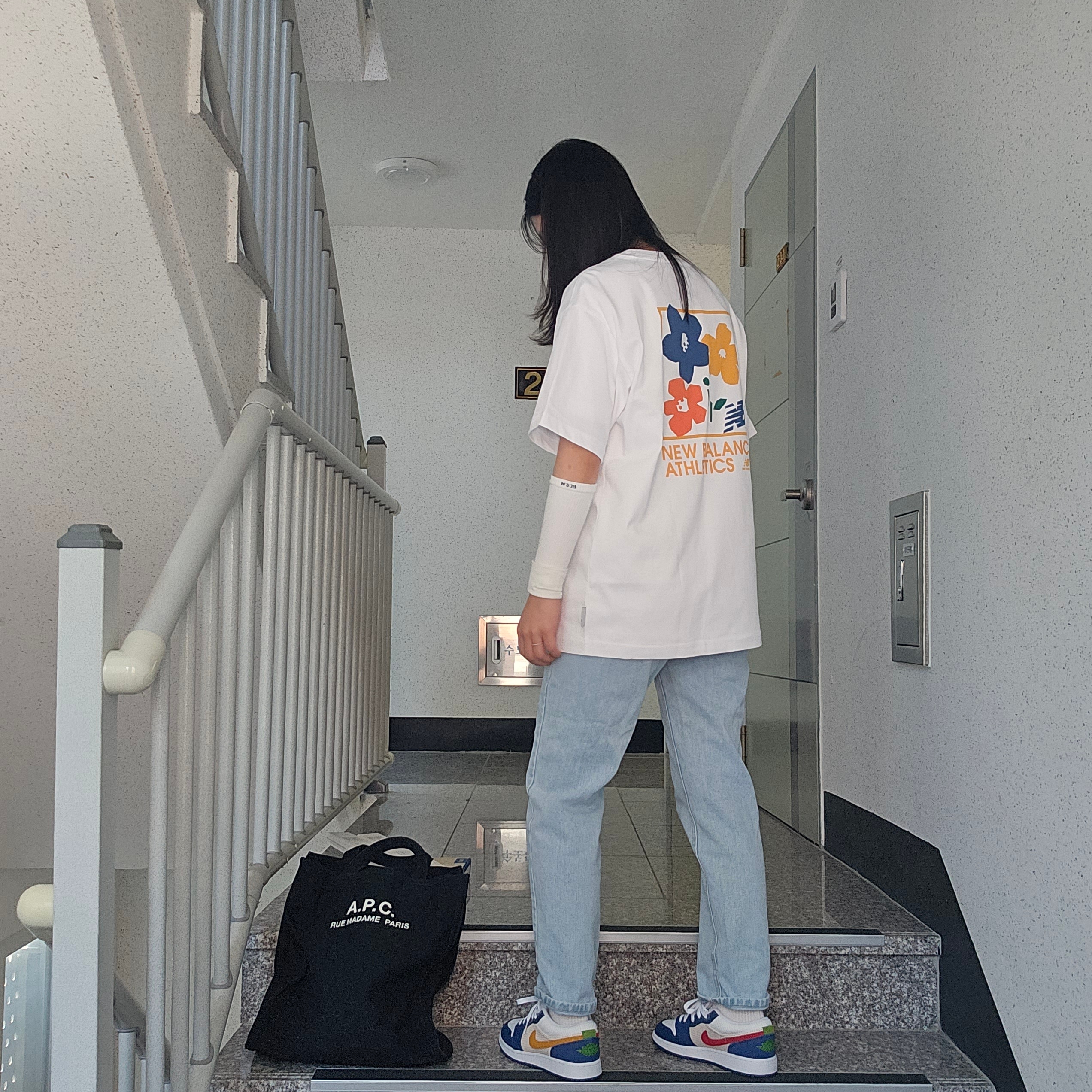 (GS) Jordan 1 Low SE French Blue Chutney White 착용 스타일 - 1