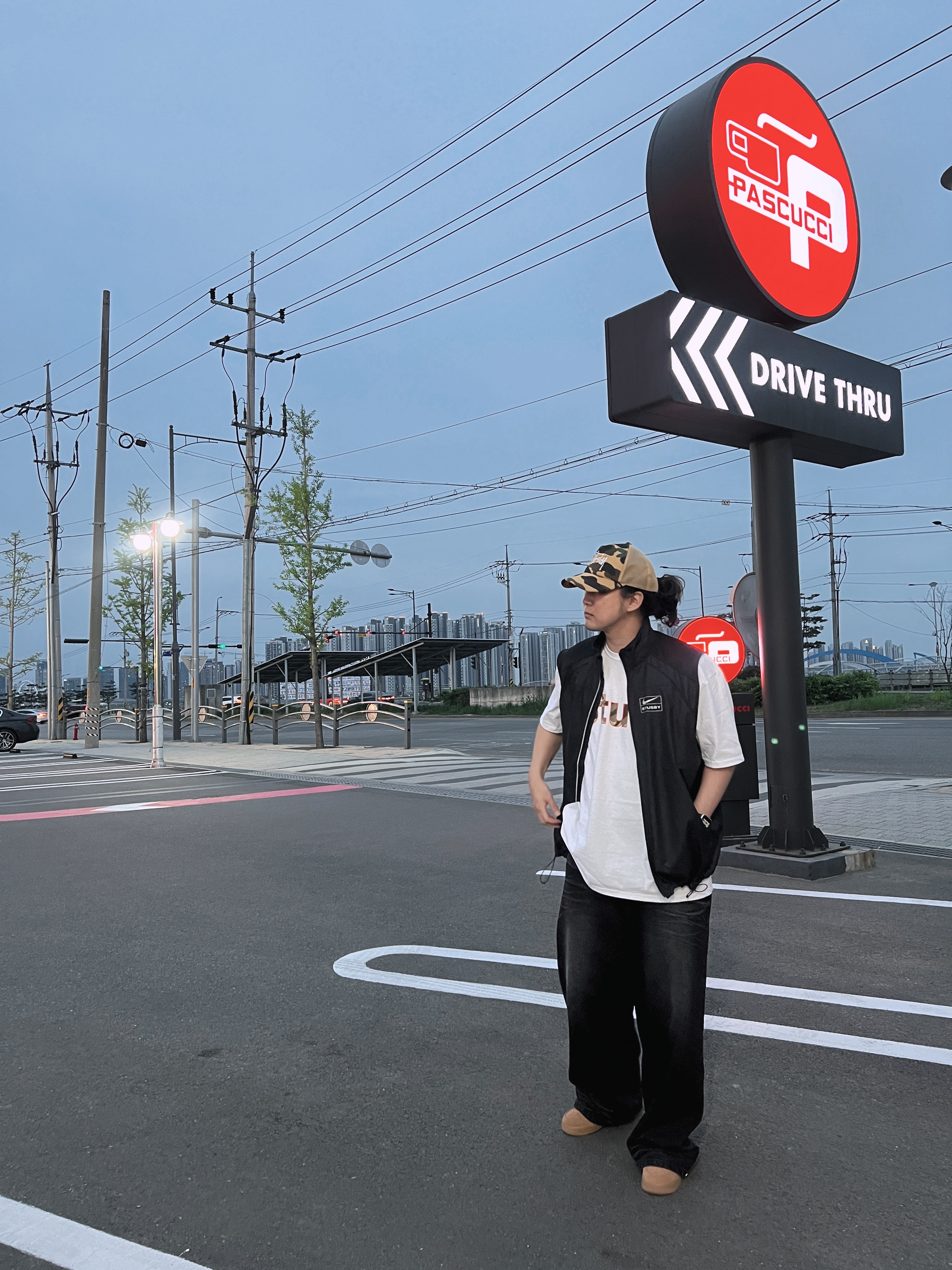 Stussy x BAPE Trucker Cap Yellow, Nike x Stussy NRG FL Storm-Fit Jacket Black (DO5304-010) 착용 스타일 - 2