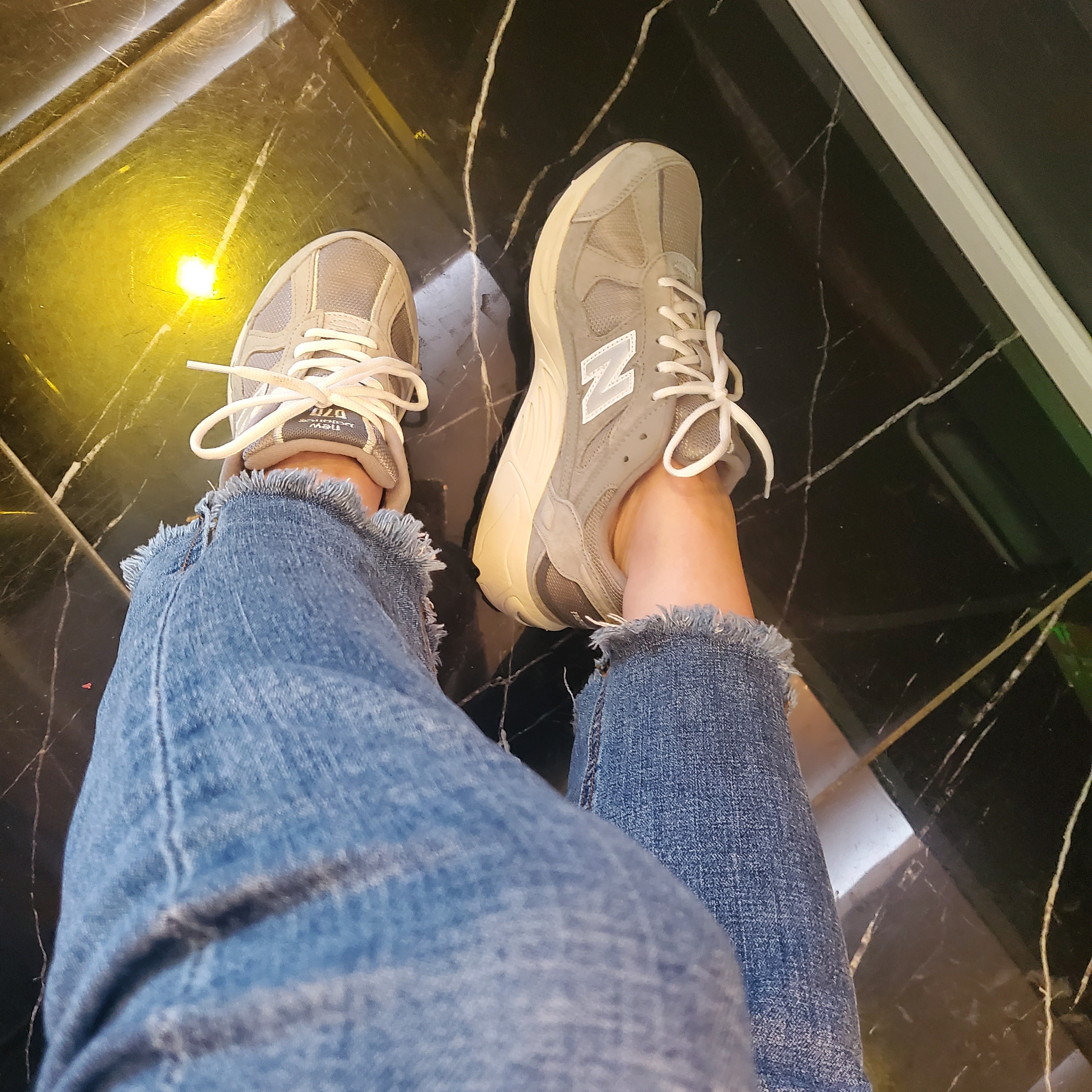 New Balance 878 Gray 착용 스타일