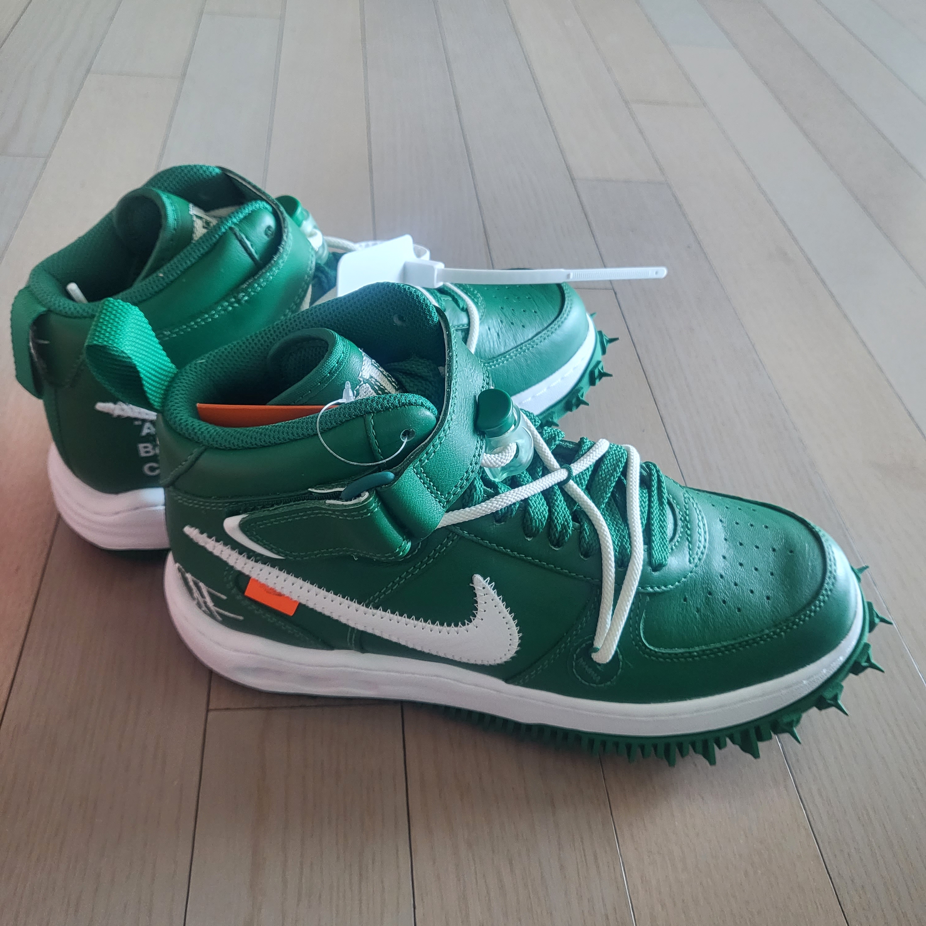 Nike x Off-White Air Force 1 Mid SP Leather Pine Green 착용 스타일 - 3