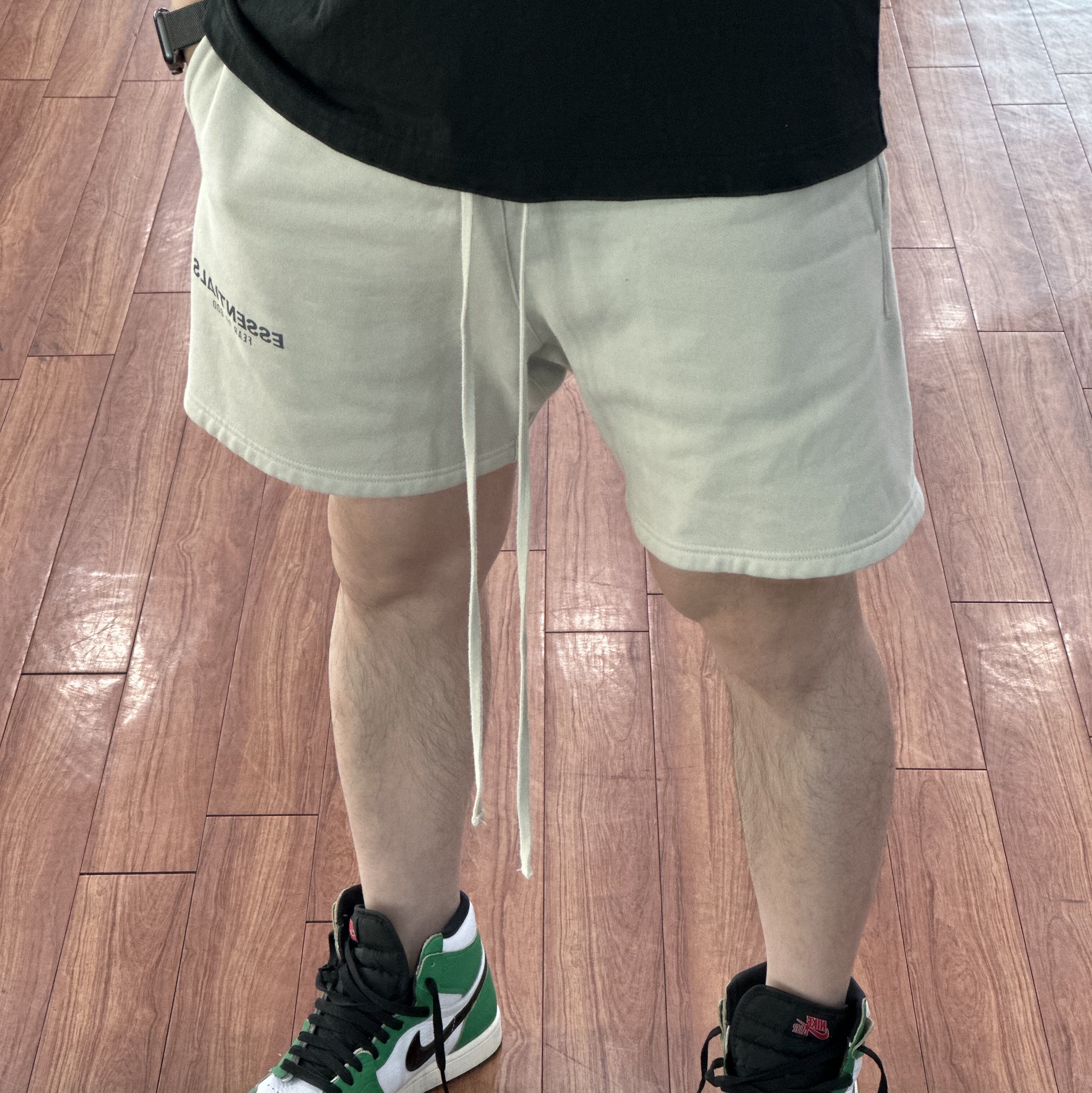 Essentials The Core Collection Short Sleeve Polo Black, (W) Jordan 1 Retro High OG Lucky Green 착용 스타일 - 3