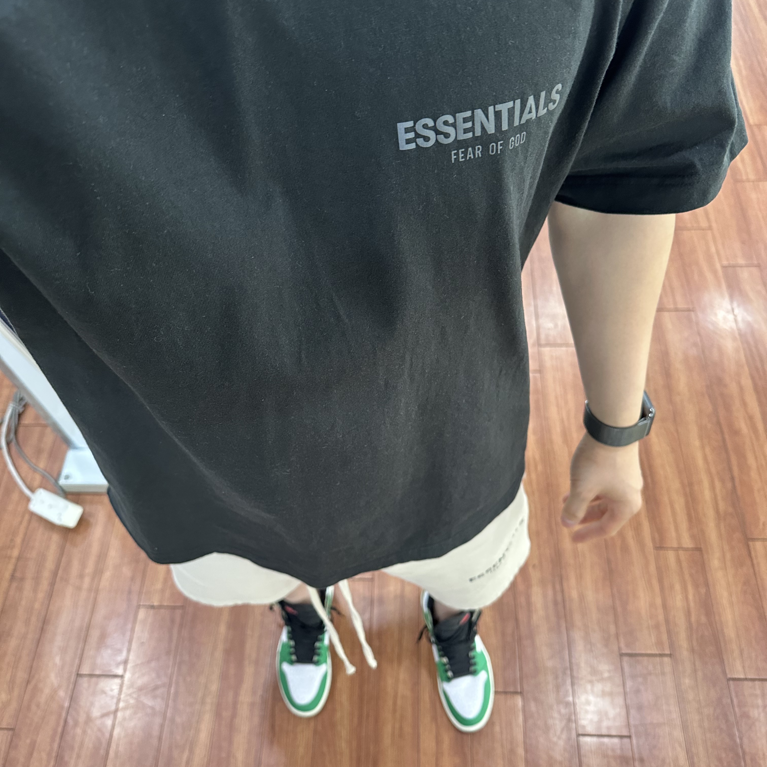 Essentials The Core Collection Short Sleeve Polo Black, (W) Jordan 1 Retro High OG Lucky Green 착용 스타일 - 2