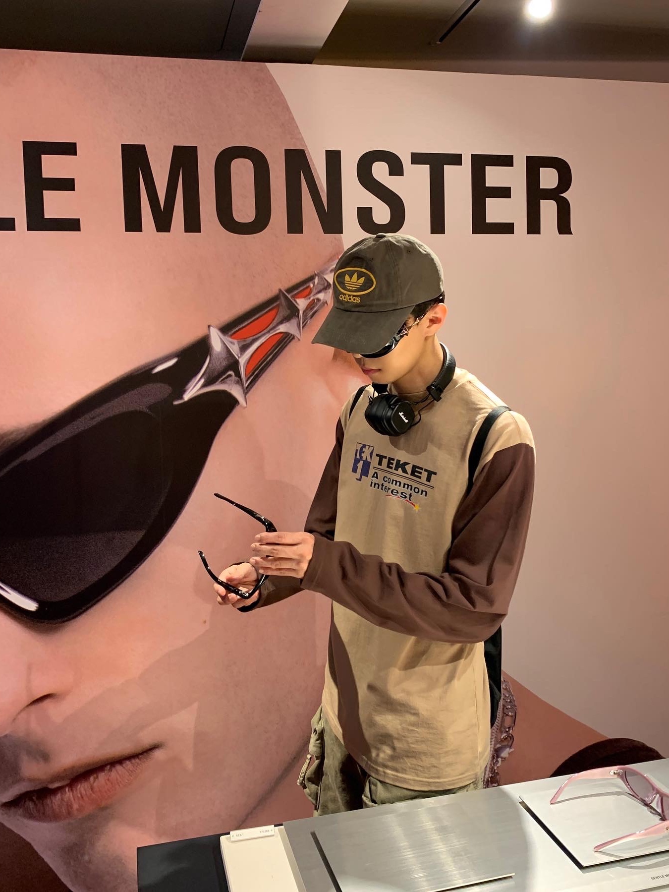 Oakley Factory Team x Brain Dead Chop Saw Olive, Zara Utility Cargo Jeans Dark Sand 착용 스타일 - 3