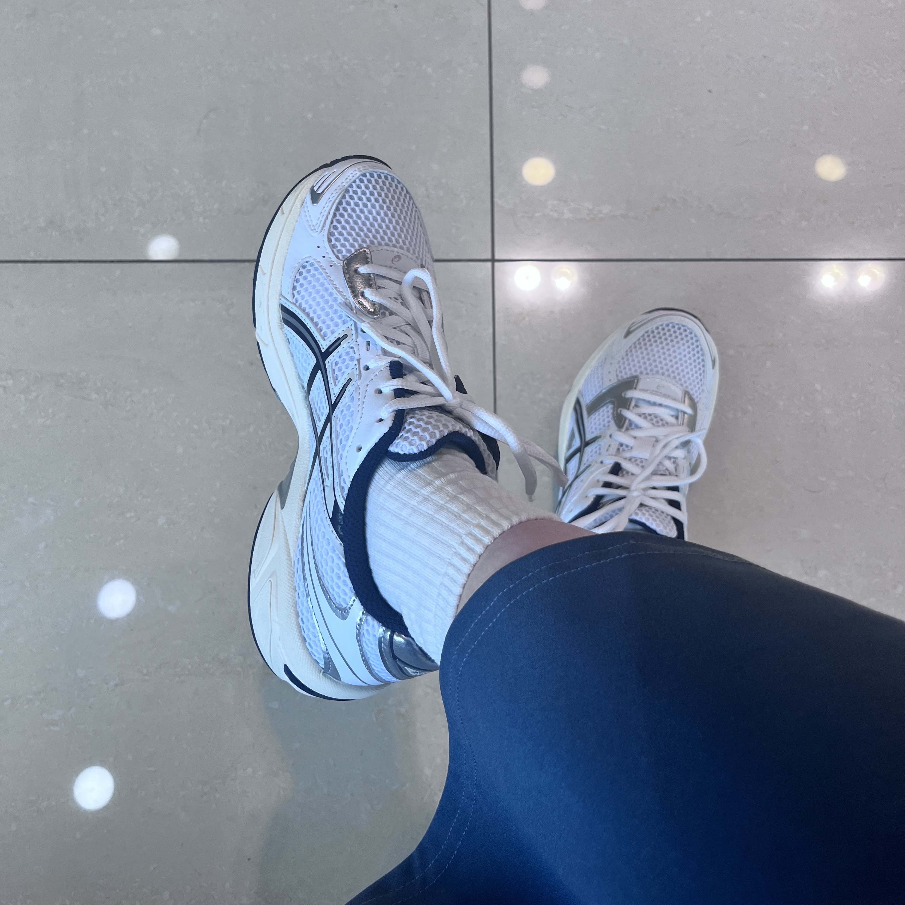 (W) Asics Gel-1130 White Midnight 착용 스타일 - 2