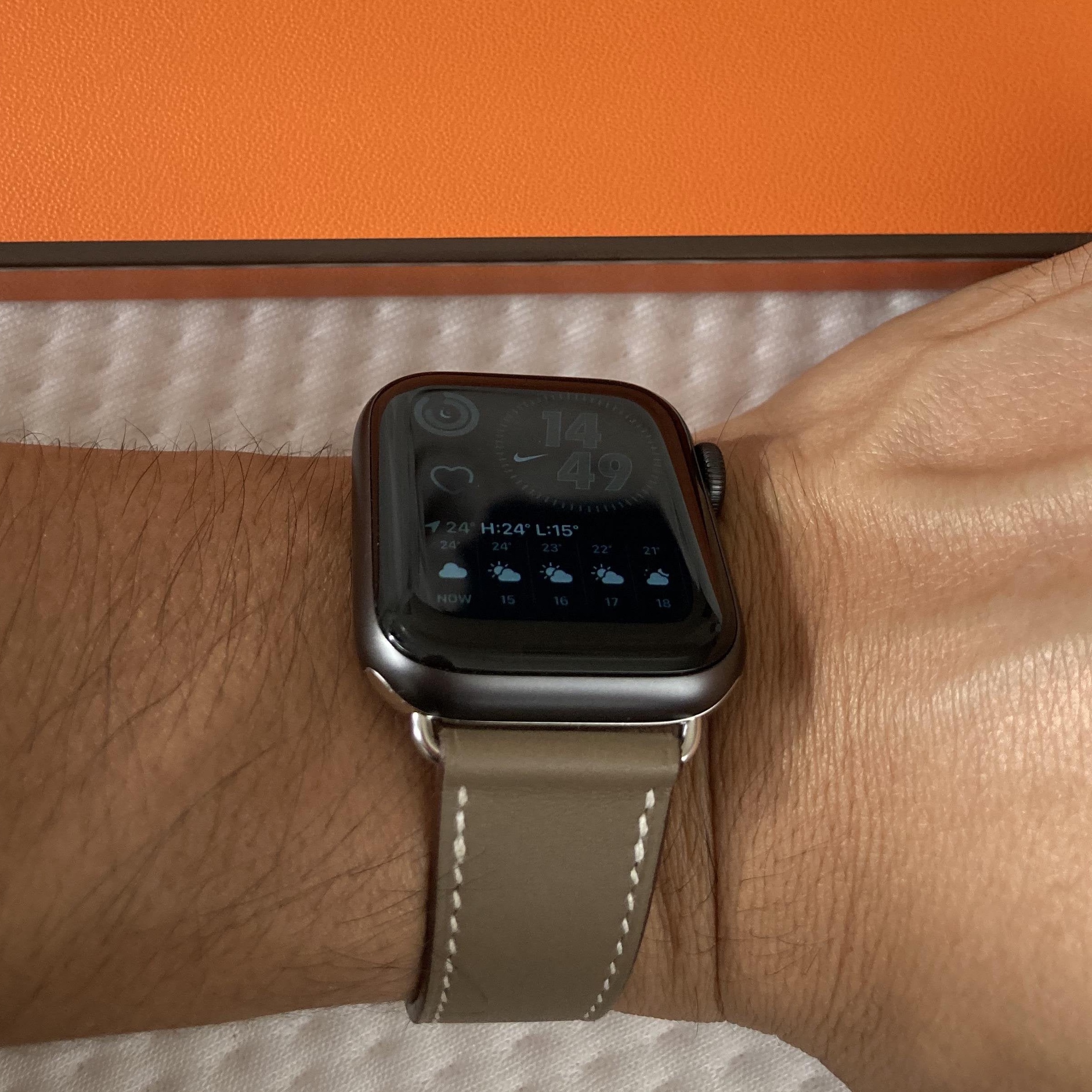 Apple Watch SE 44mm GPS Midnight Aluminum Case with Sport Band Midnight (Korean Ver.) 착용 스타일