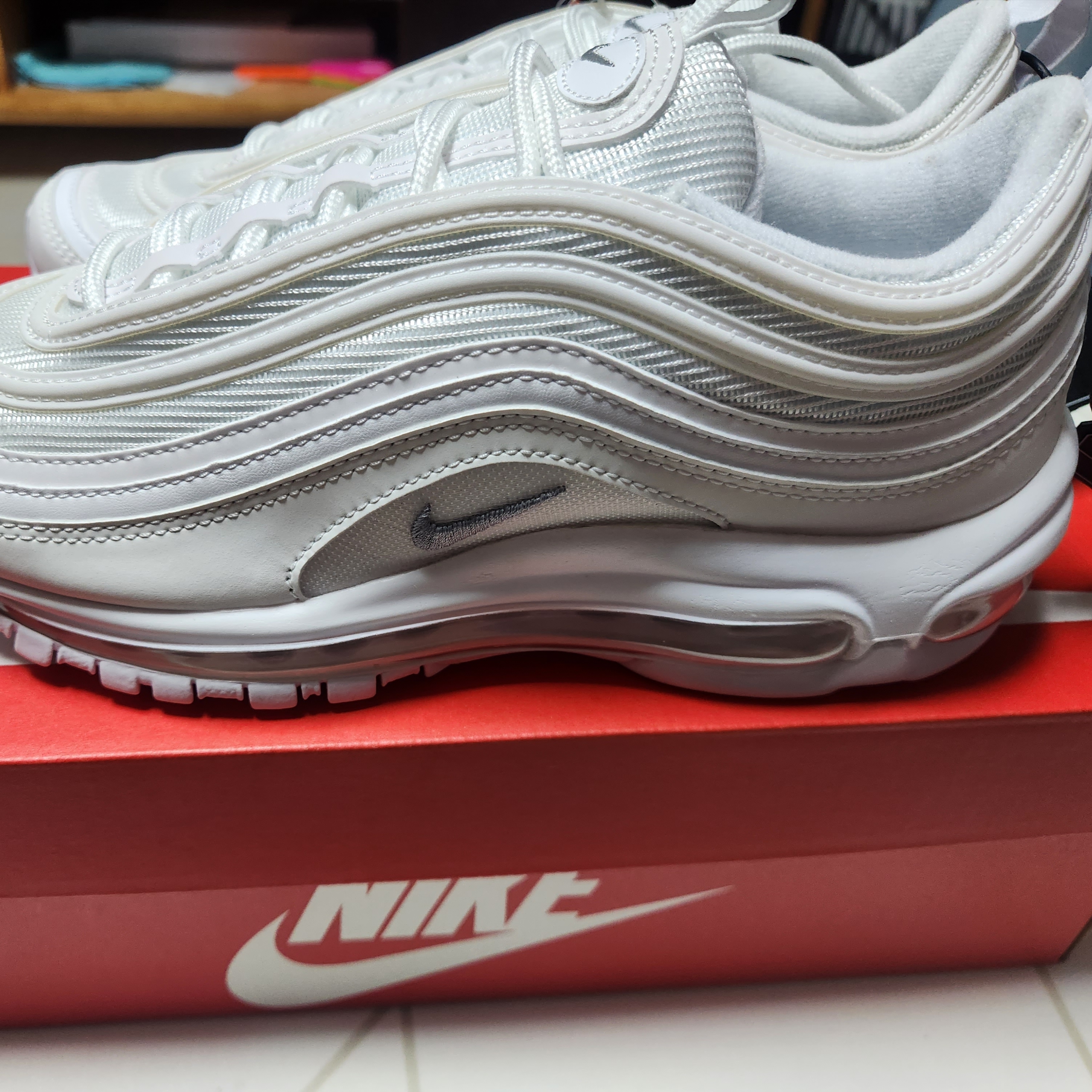 Nike Air Max 97 Triple White Wolf Grey 착용 스타일