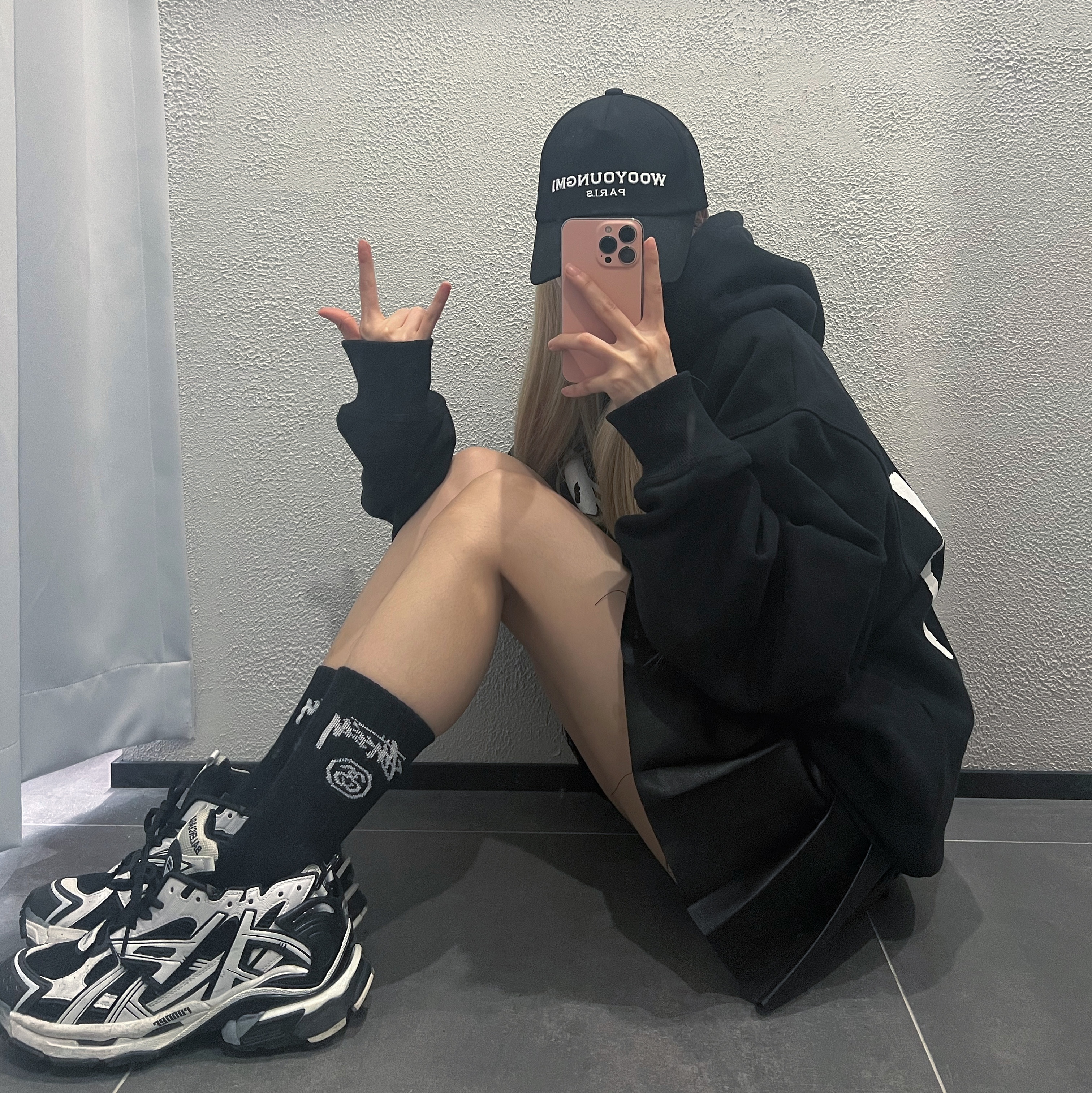 Balenciaga Runner Sneakers Black White, Wooyoungmi White Embroidered Logo Ball Cap Black 착용 스타일