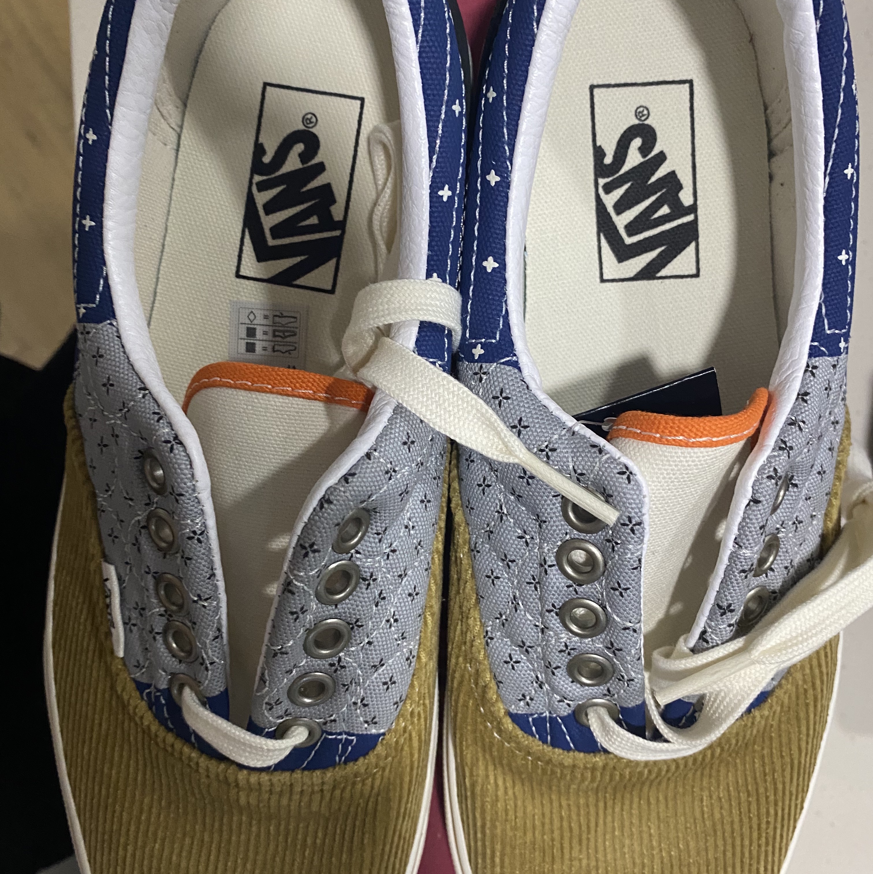 Vans Era Quilted Bandana Multicolor 착용 스타일 - 1
