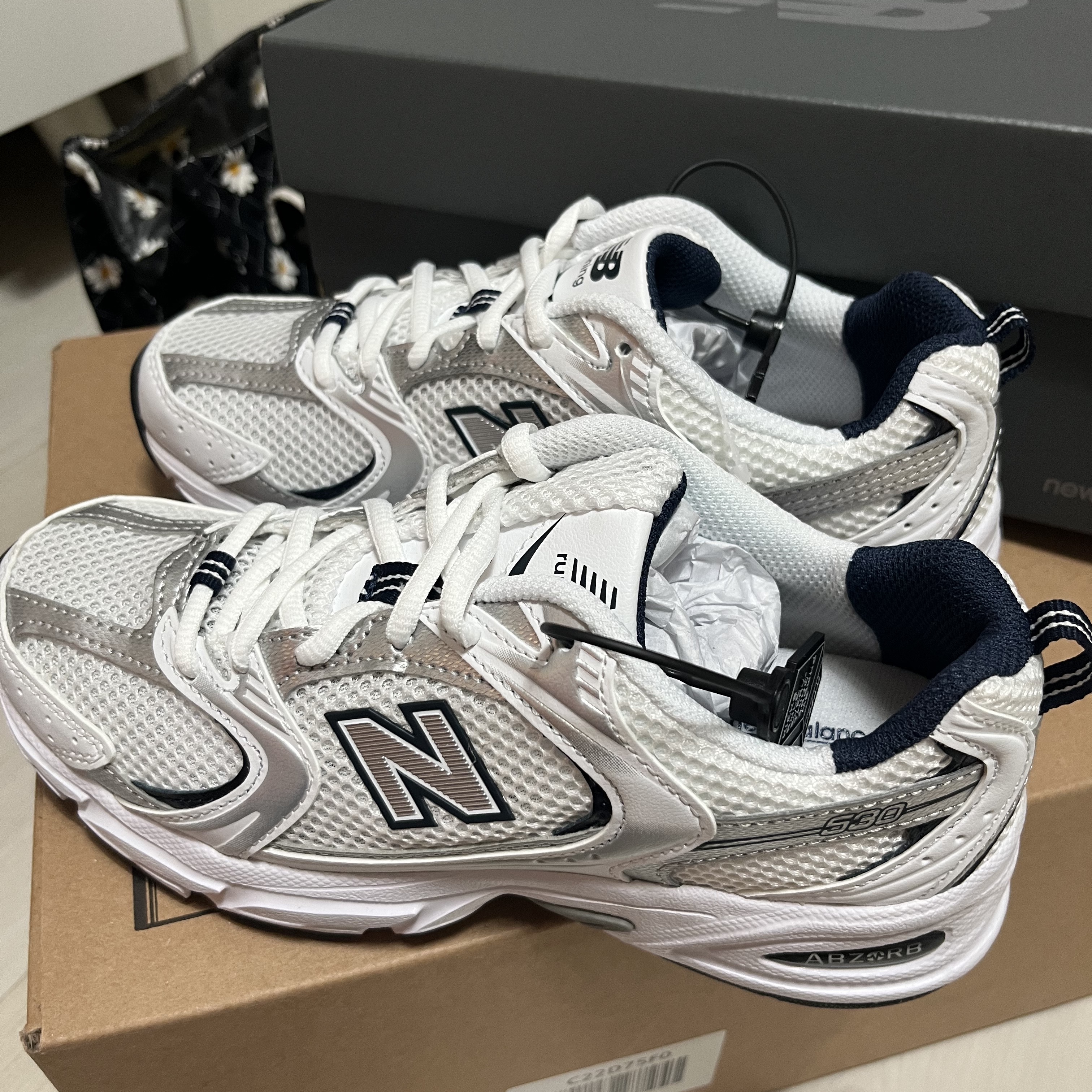 New Balance 530 White 착용 스타일