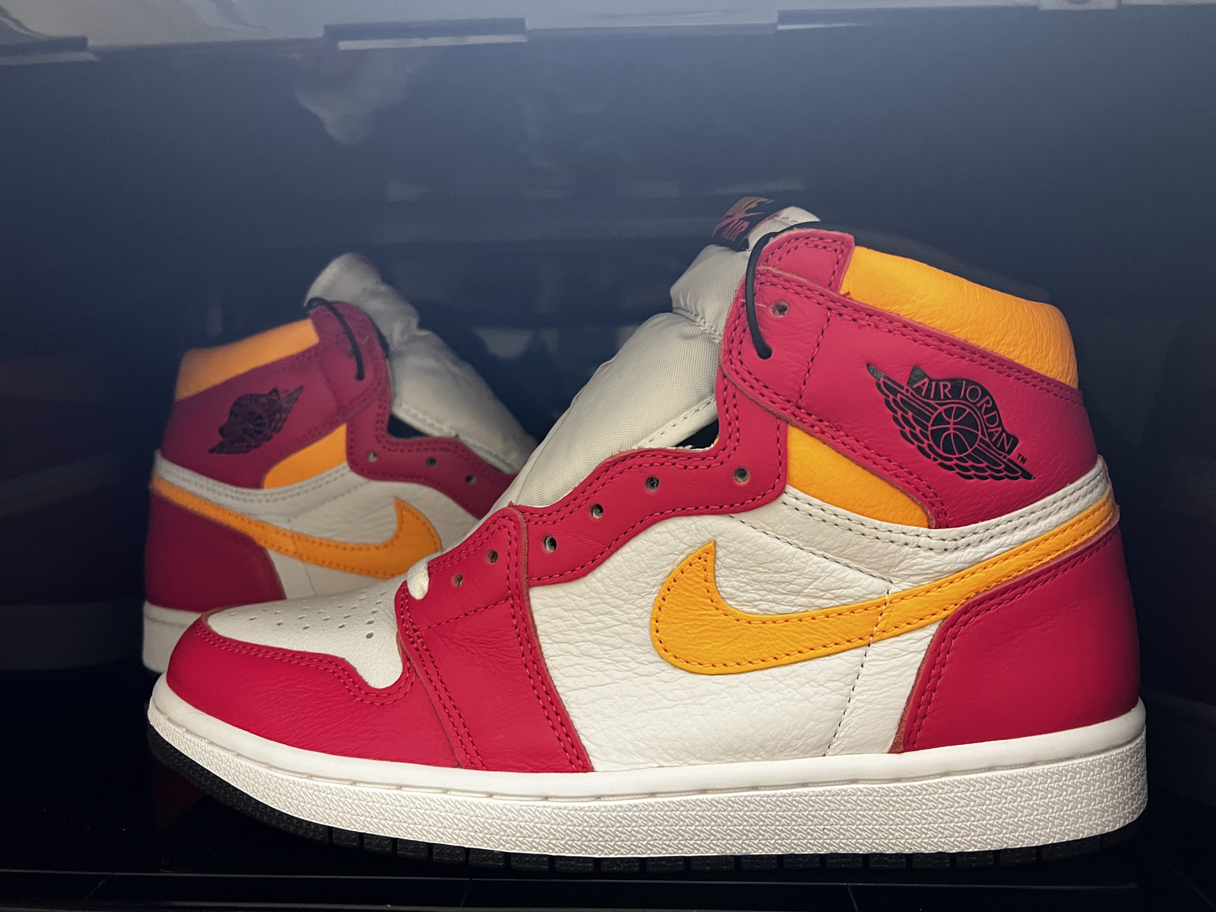 Jordan 1 Retro High OG Light Fusion Red 착용 스타일