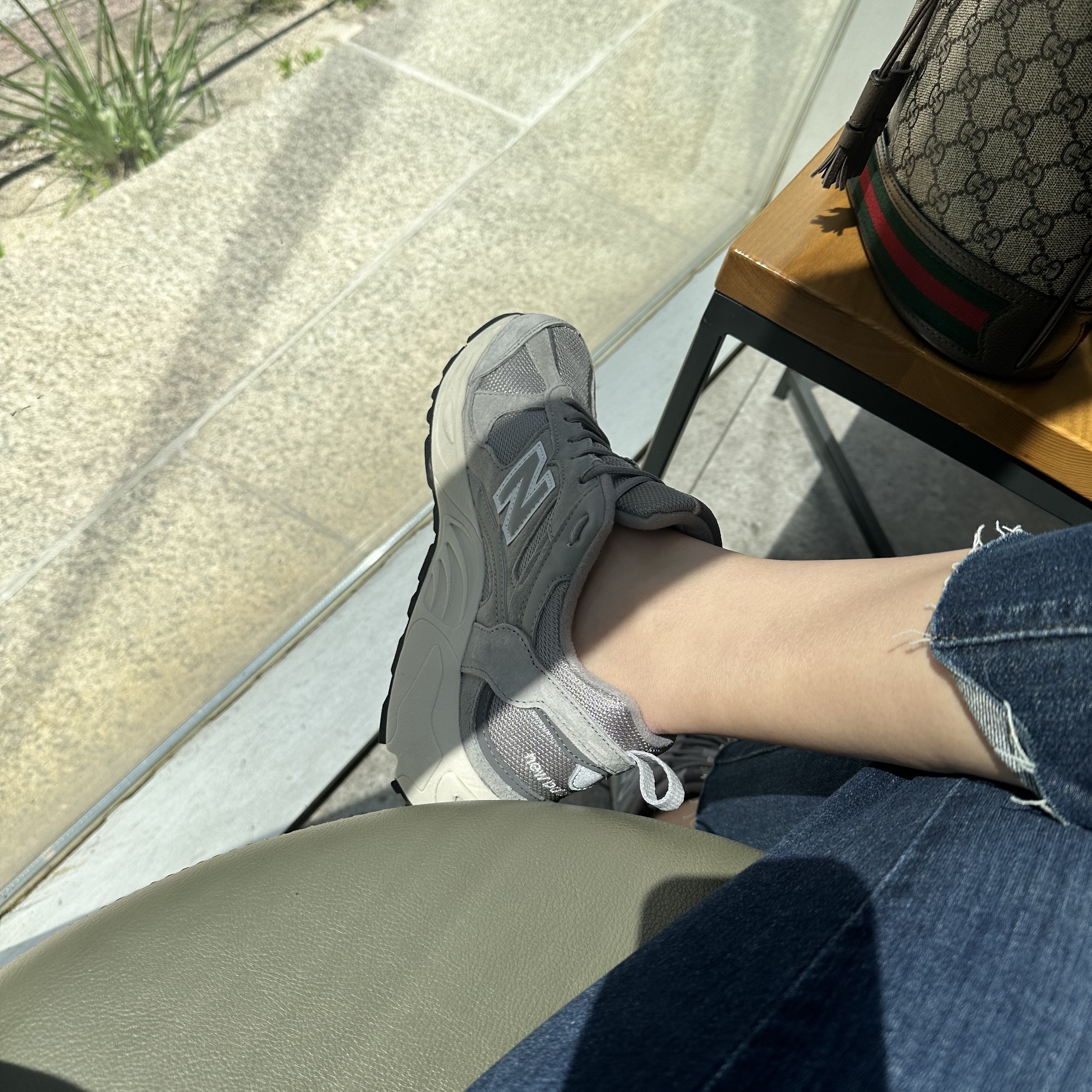 New Balance 878 Gray 착용 스타일