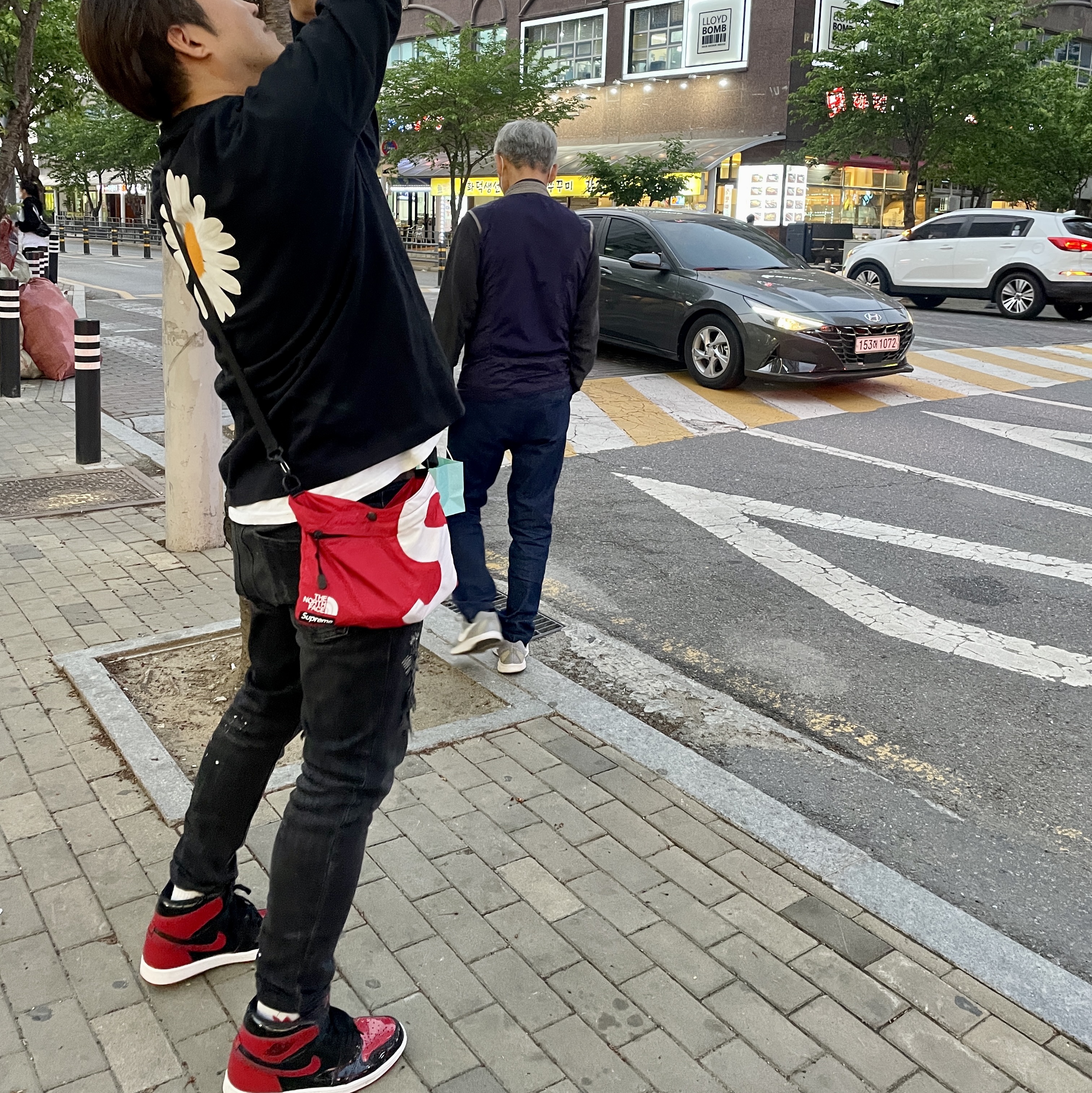 Jordan 1 Retro High OG Patent Bred, Nike x Peaceminusone LS T-Shirt Black (DR0098-010) 착용 스타일 - 2