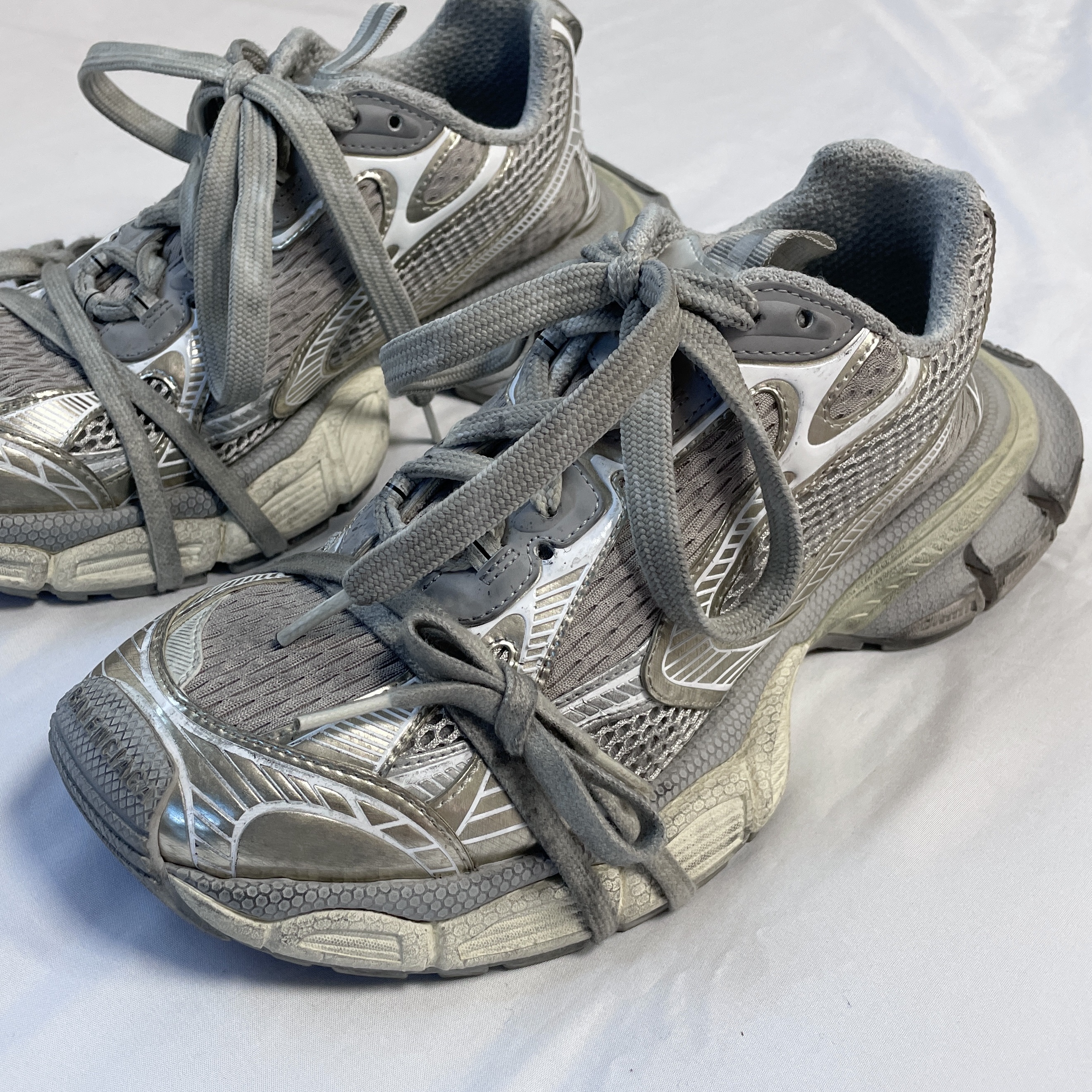 Balenciaga 3XL Sneakers Light Beige 착용 스타일 - 3