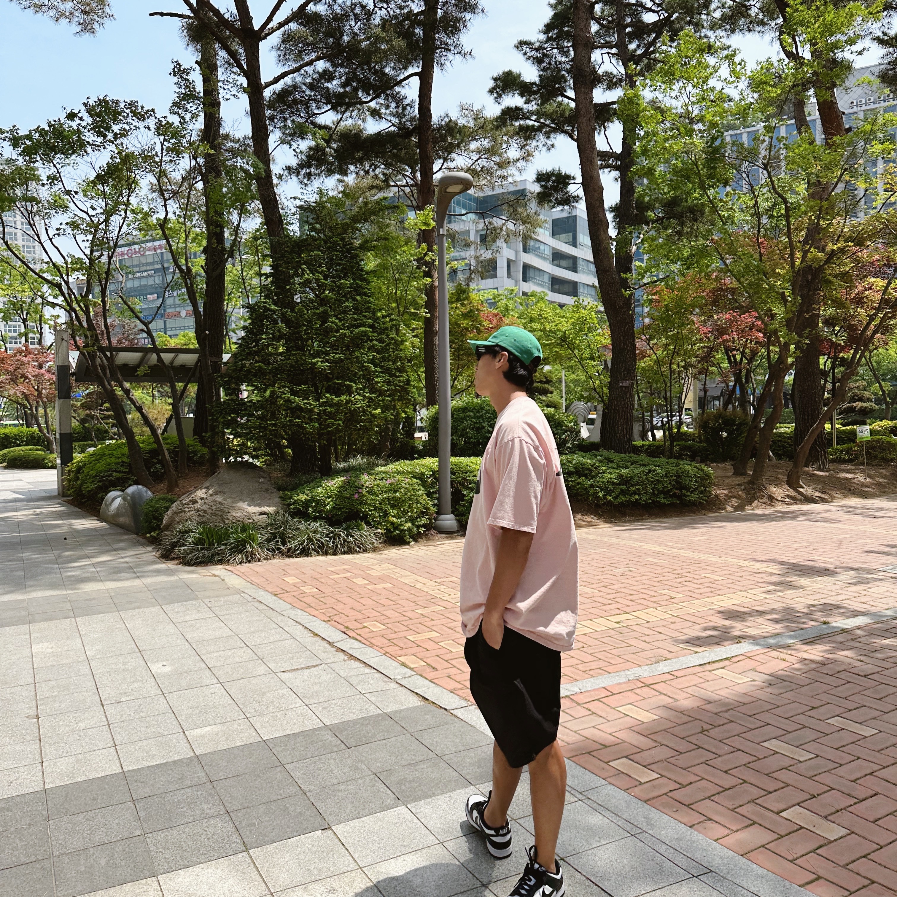 Supreme Washed Chino Twill Camp Cap Green - 22FW, Stussy x Our Legacy Work Shop Yin Yang Pigment Dyed T-Shirt Blush 착용 스타일 - 3