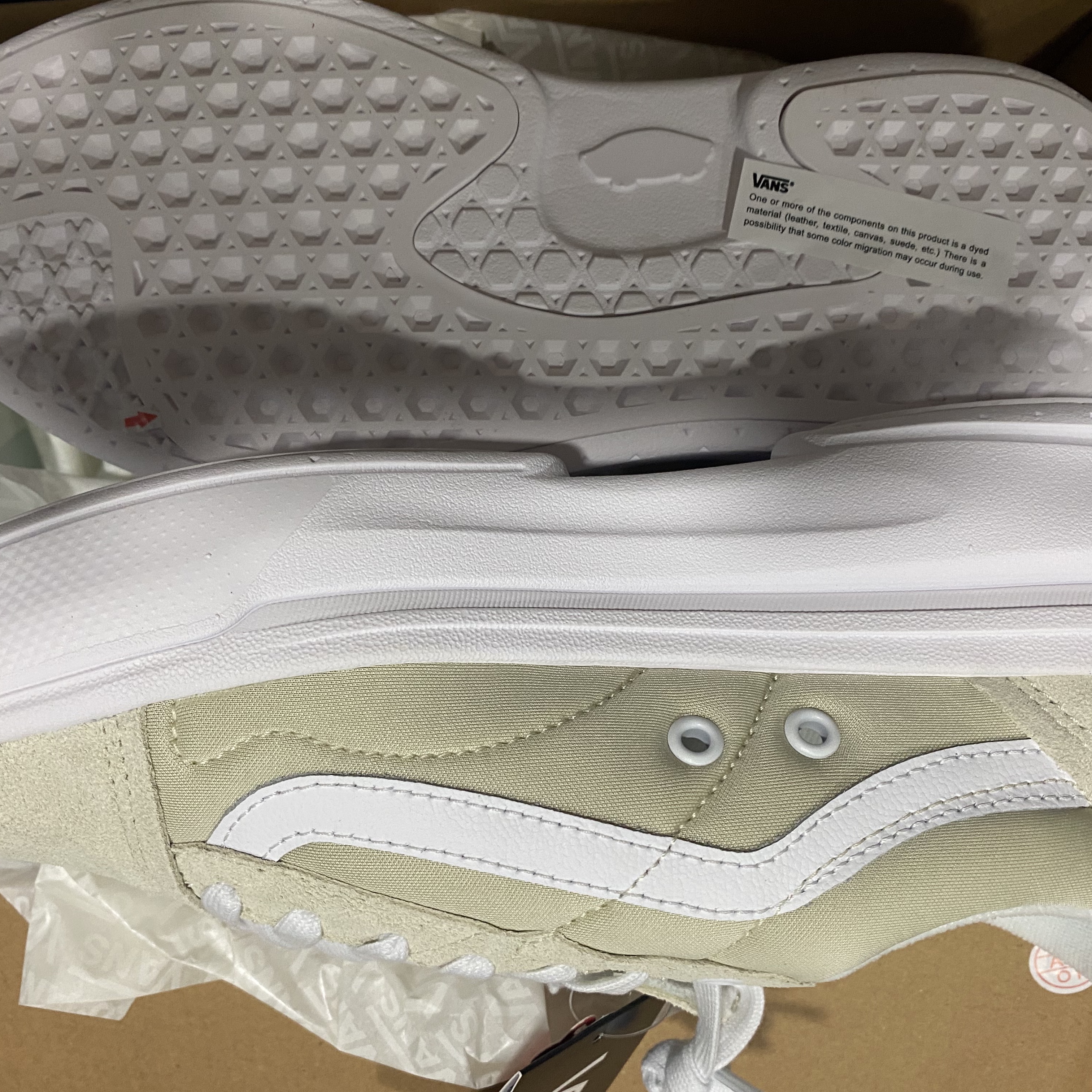 Vans Old Skool Overt CC Sand White 착용 스타일 - 3