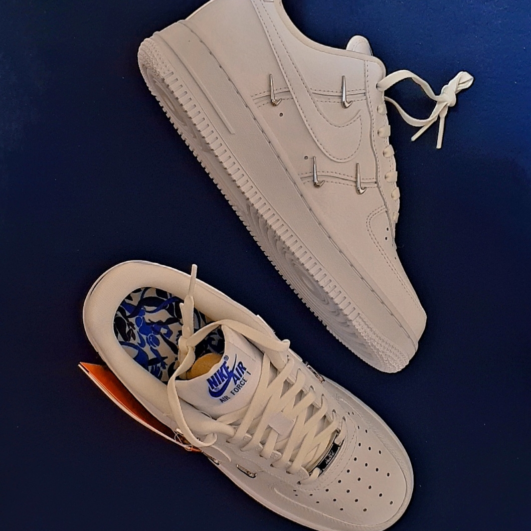 (W) Nike Air Force 1 Low '07 LX Chrome Luxe 착용 스타일 - 1