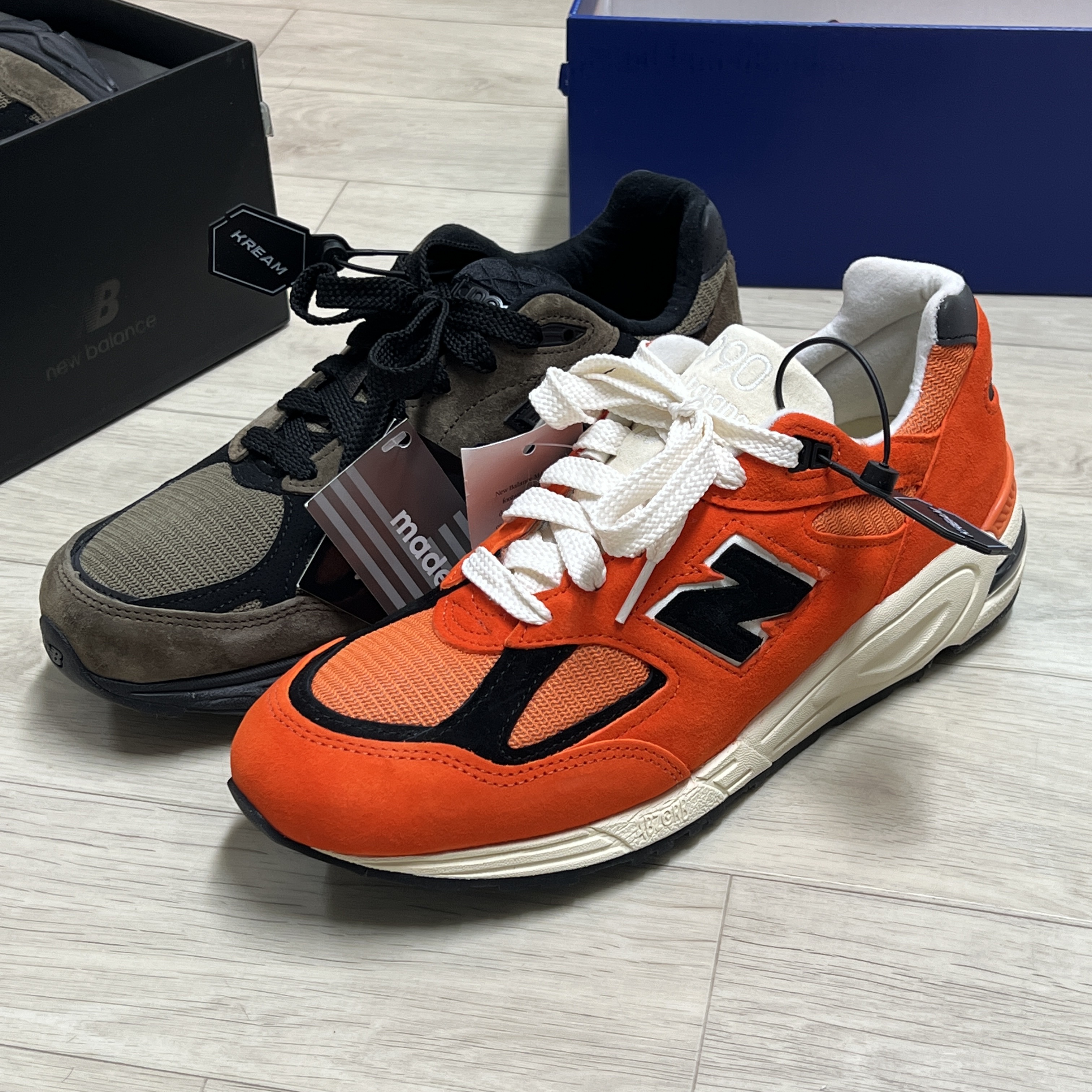 New Balance 990v2 Made in USA Marigold Black, Jordan 1 Low OG Starfish 착용 스타일 - 3