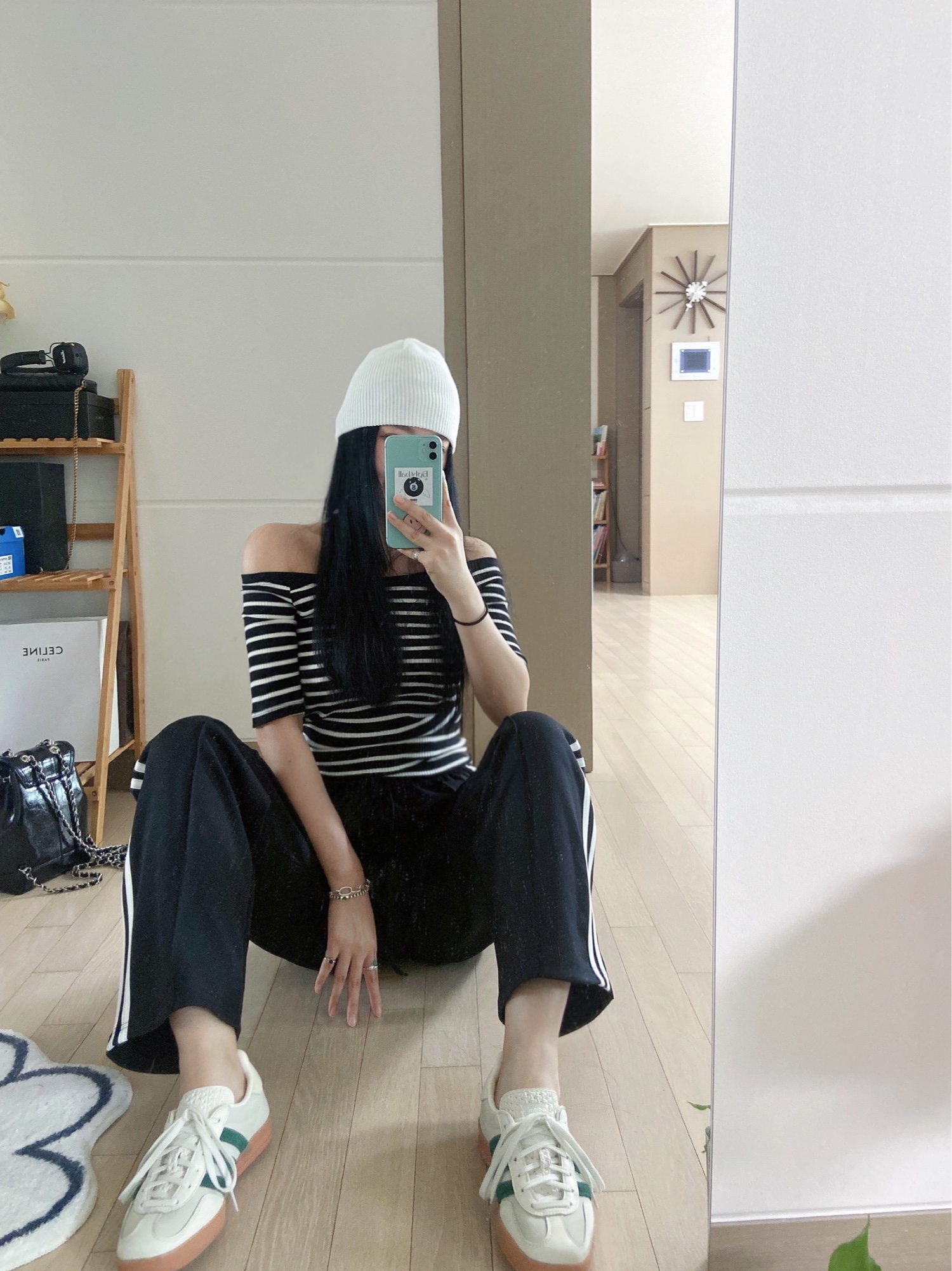 Adidas x Emmi Gazelle Indoor Off White Dark Green 착용 스타일 - 1